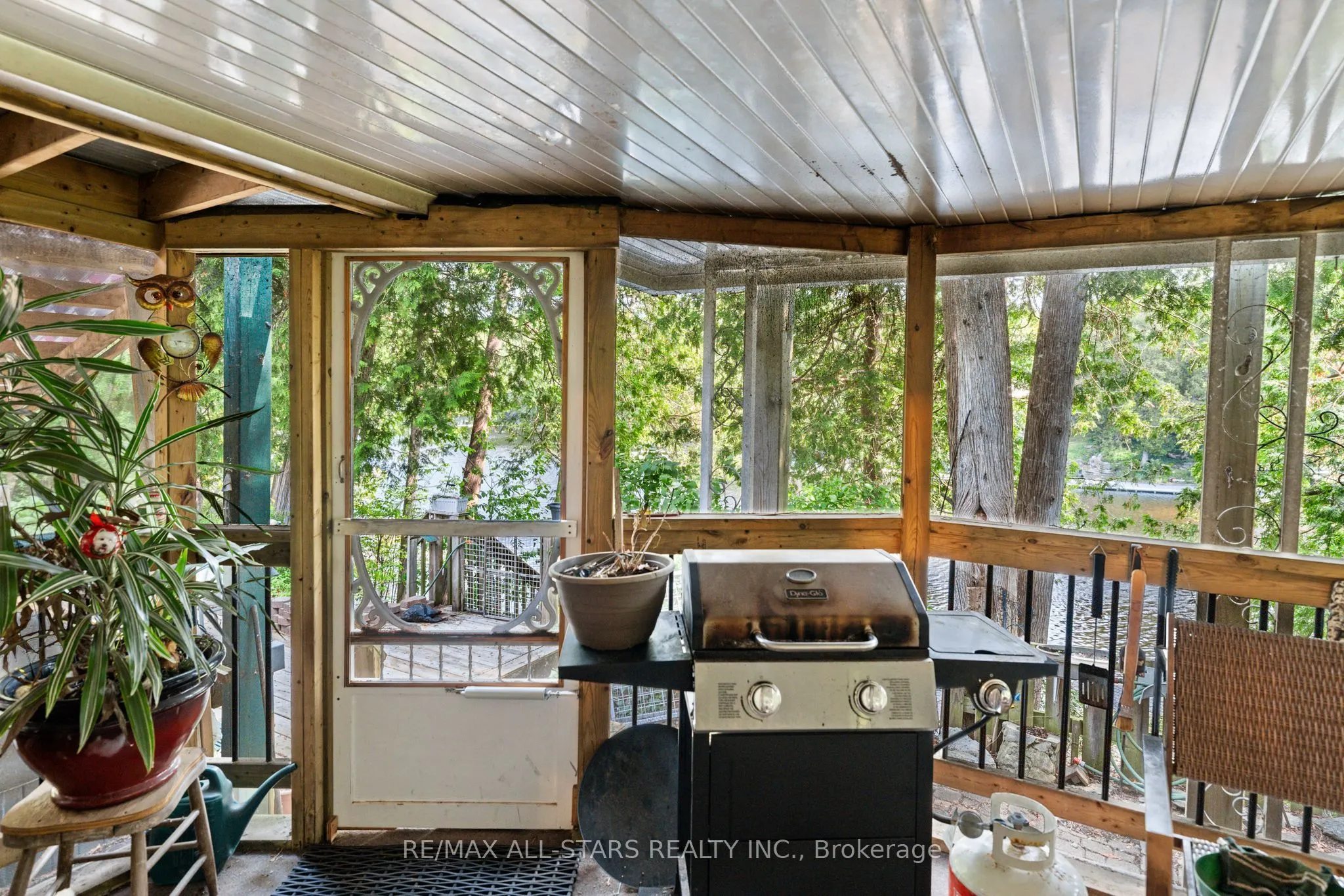 14 Wychwood Drive E
