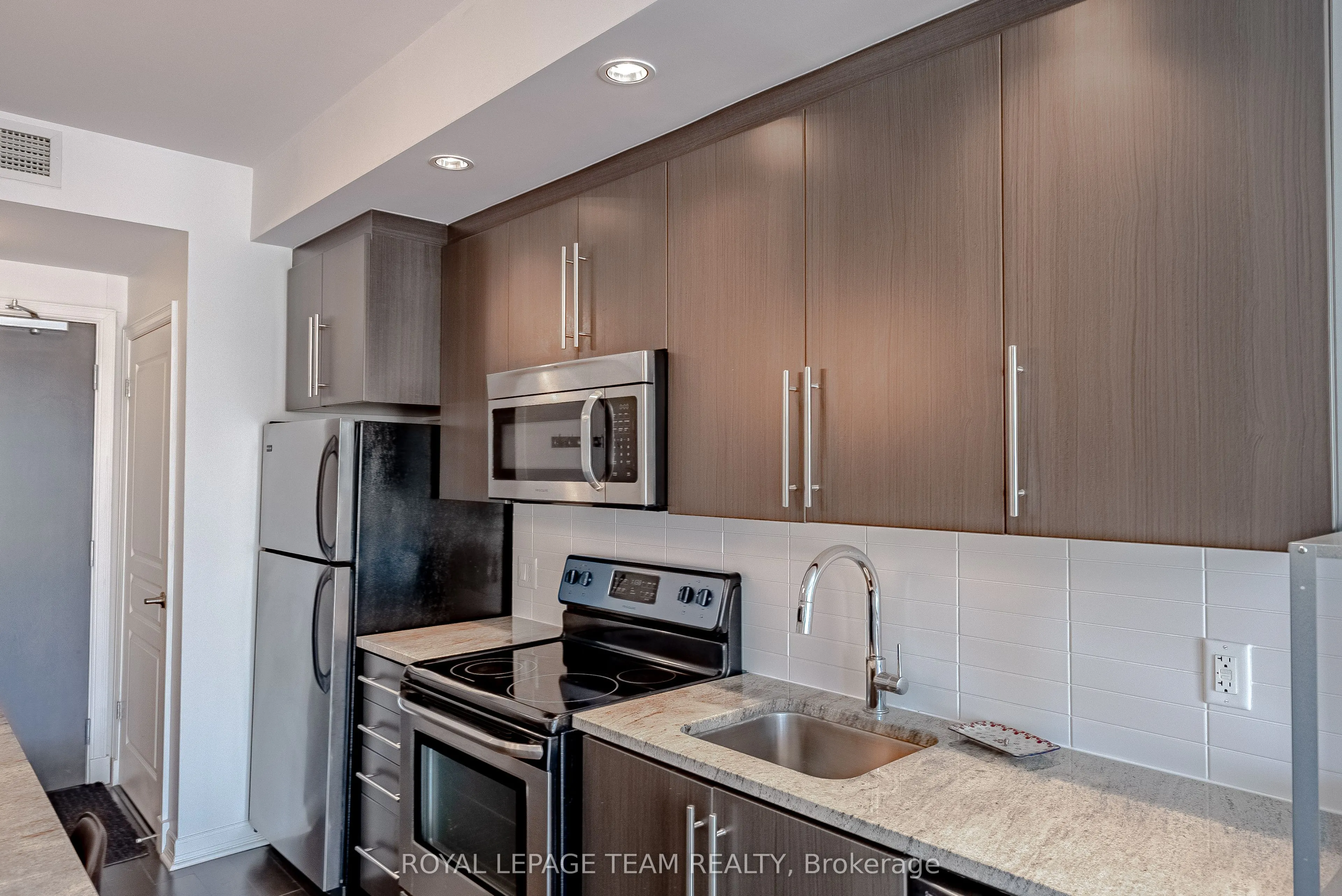 238 Besserer Street, #1209