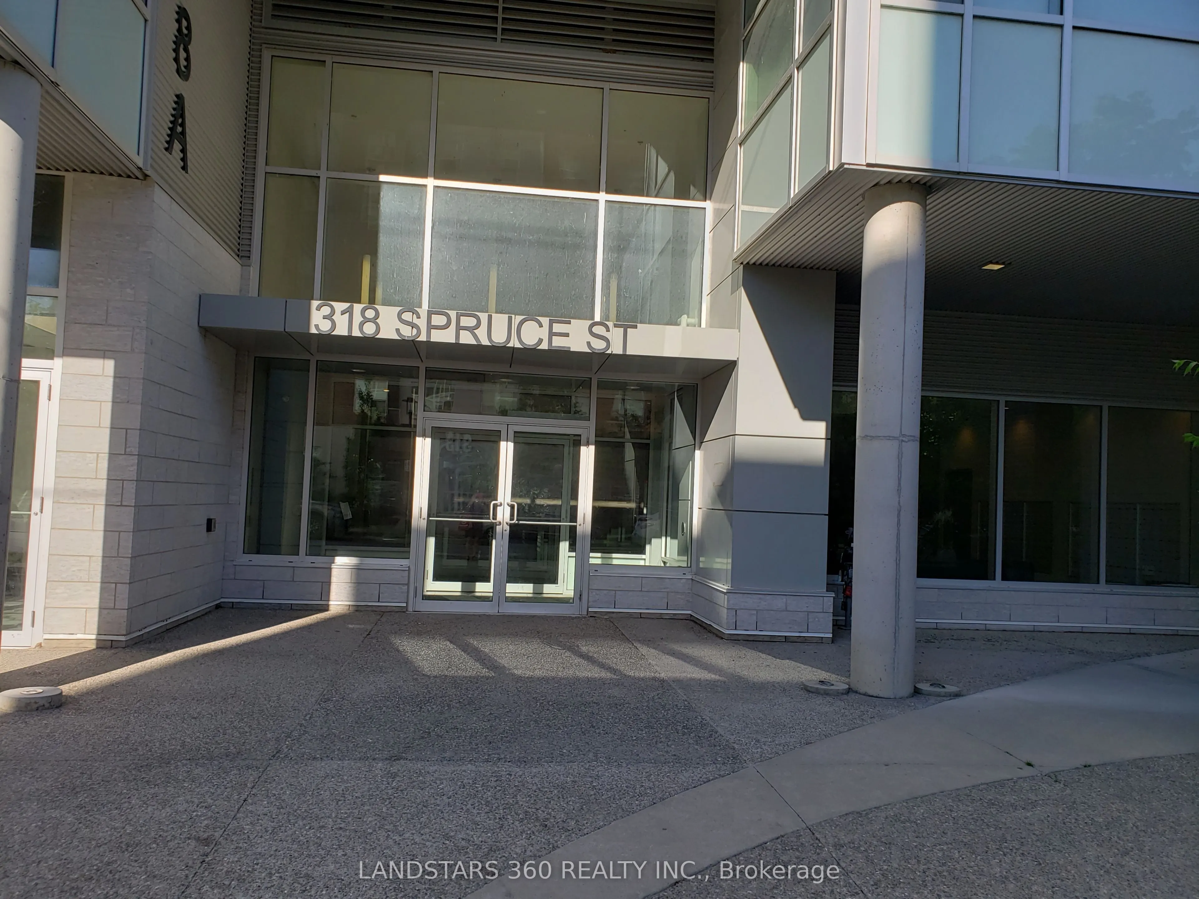 318 Spruce Street, #1006