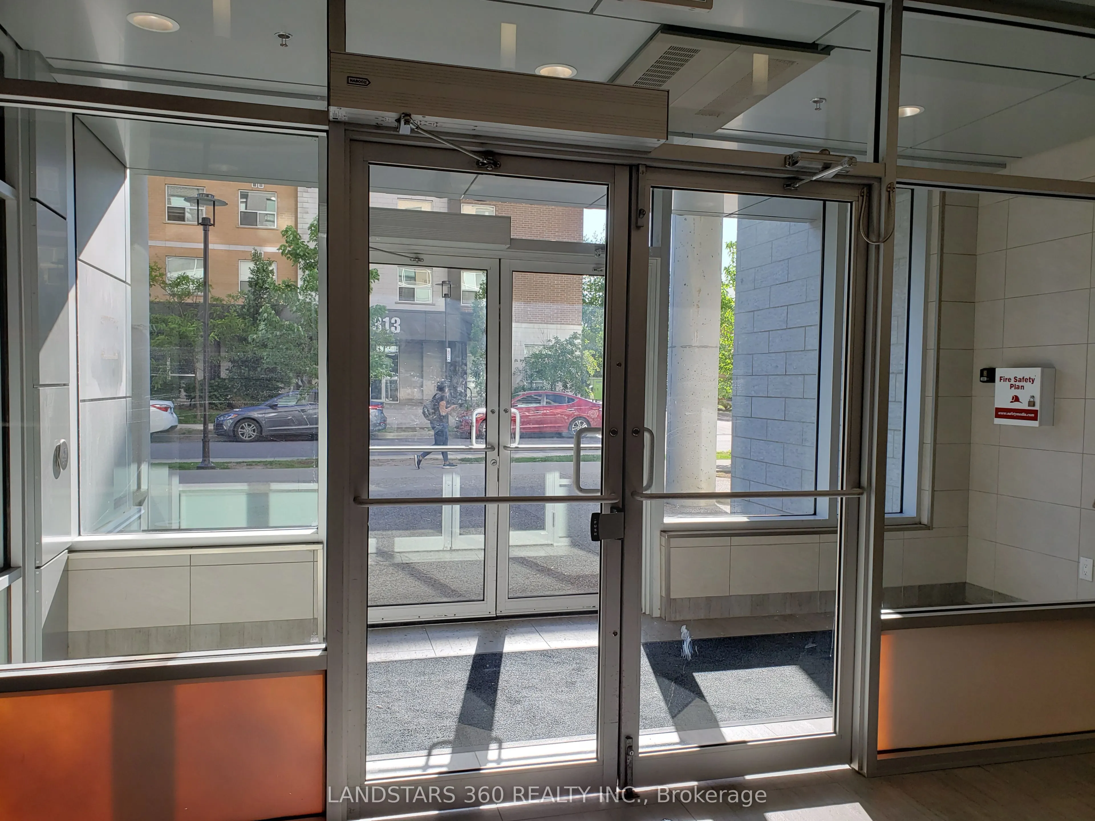 318 Spruce Street, #1006