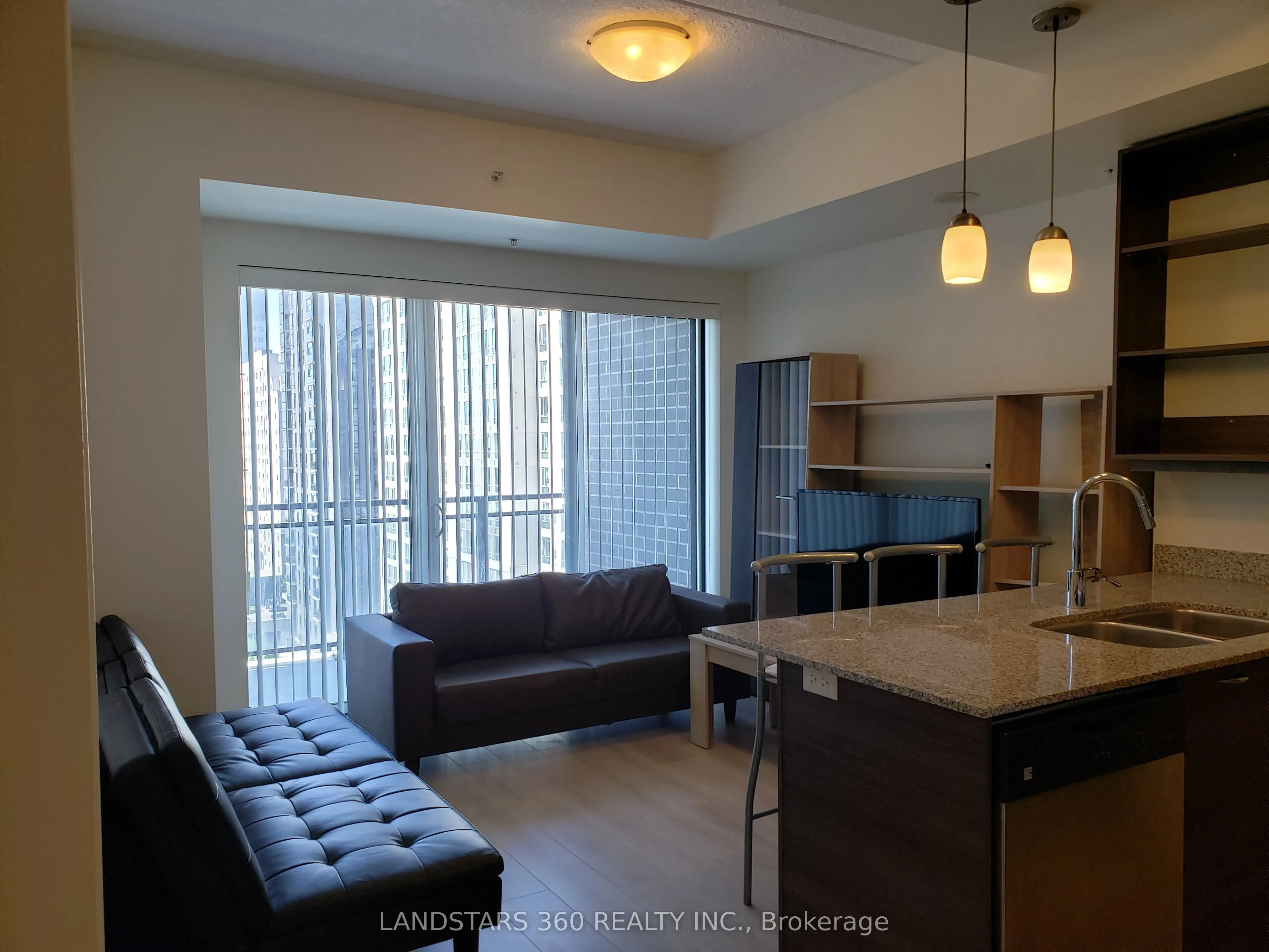 318 Spruce Street, #1006