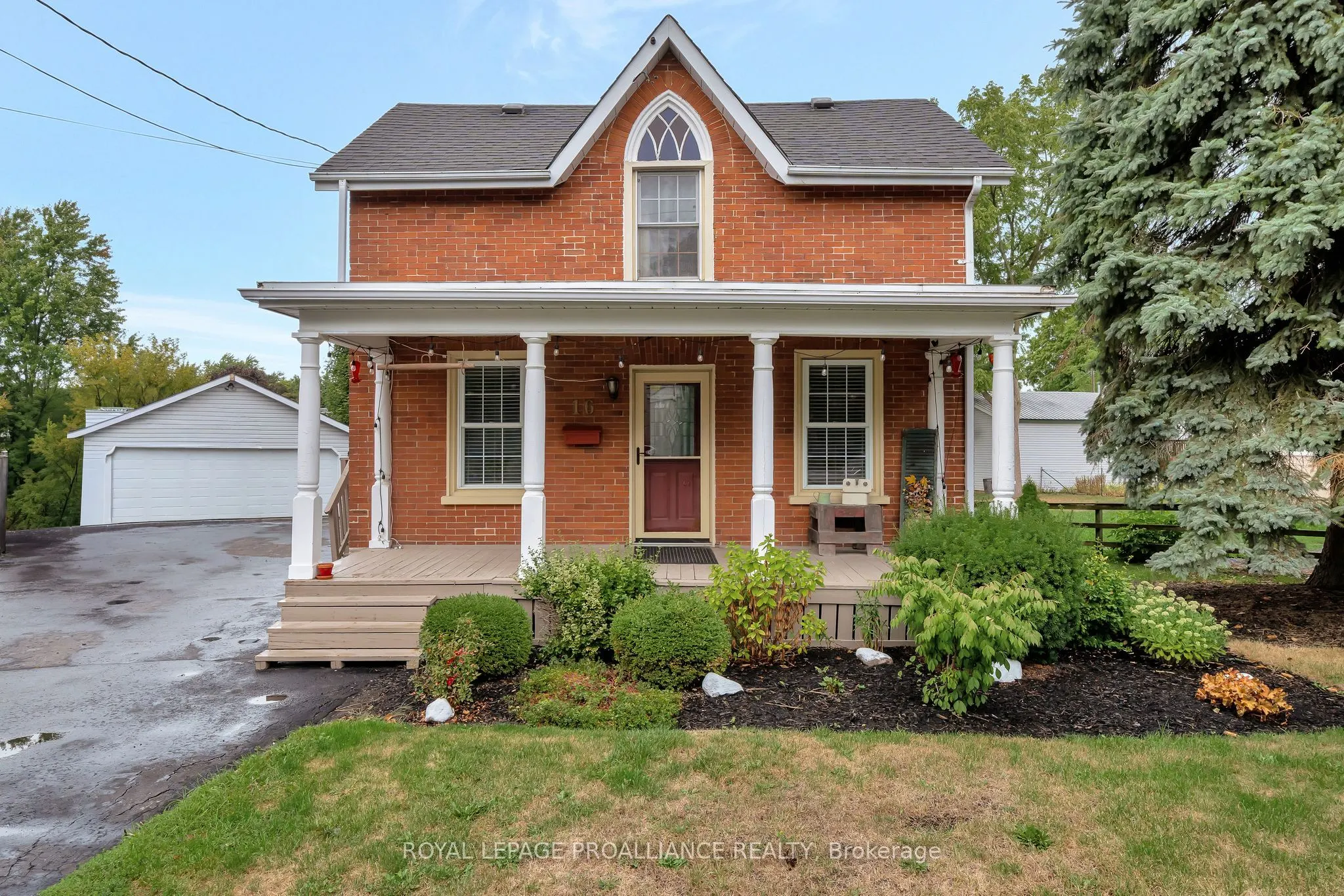 16 Benjamin Street