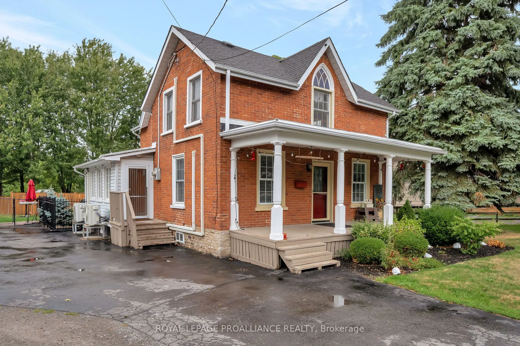 16 Benjamin Street