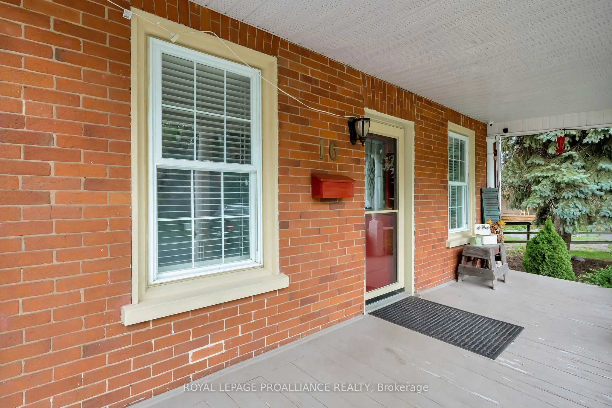 16 Benjamin Street