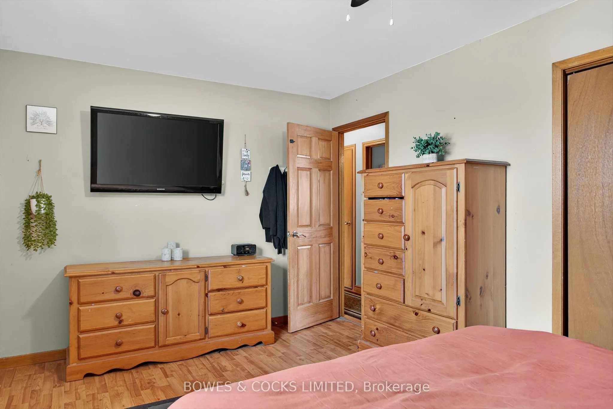 1349 Tudor Crescent