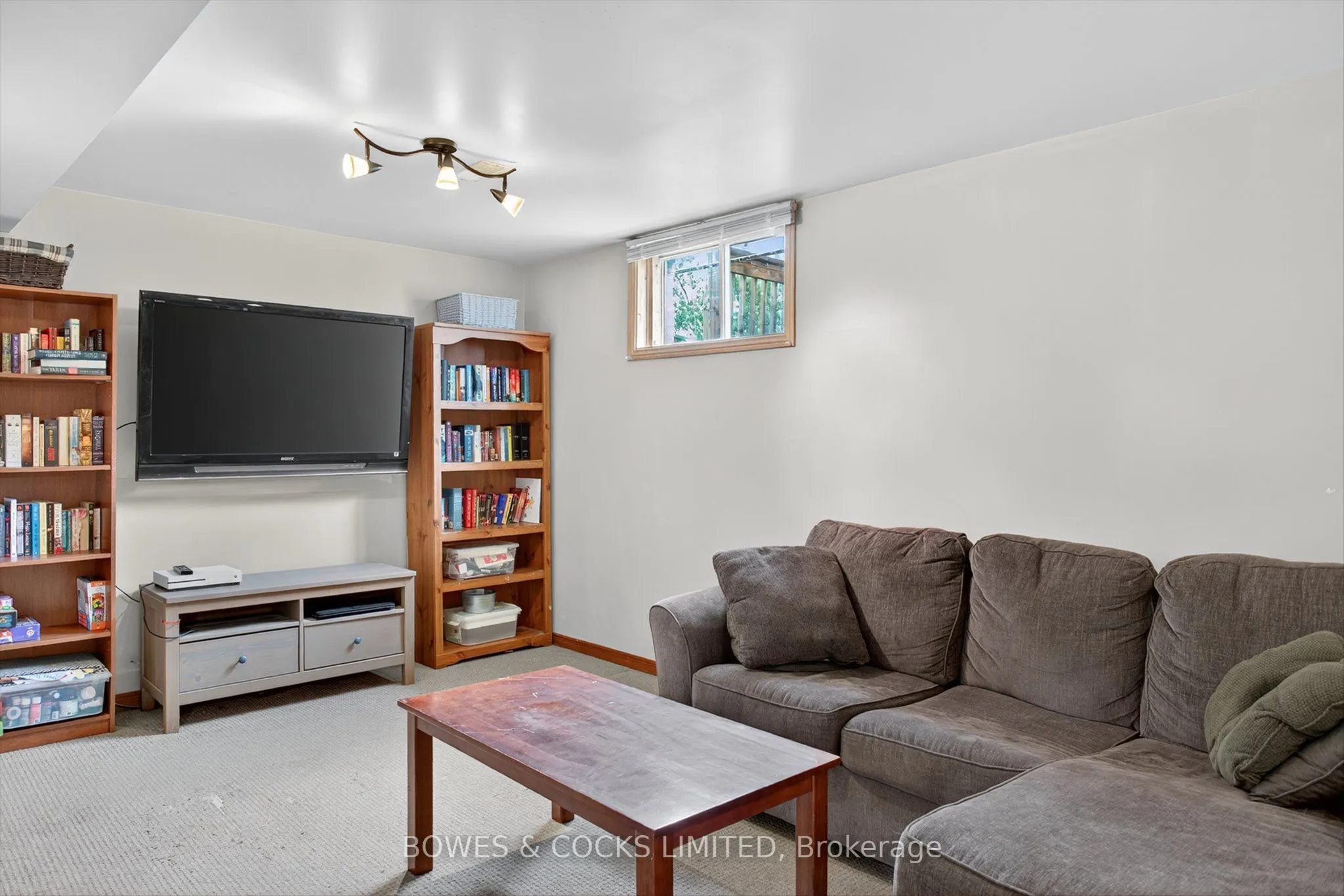 1349 Tudor Crescent