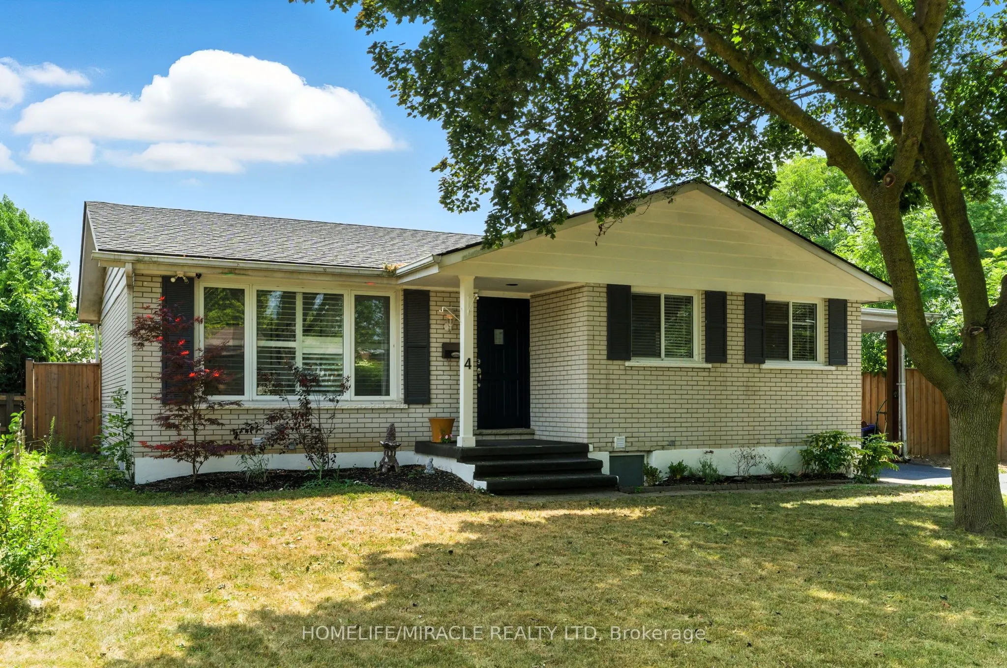 4 Ronald Street