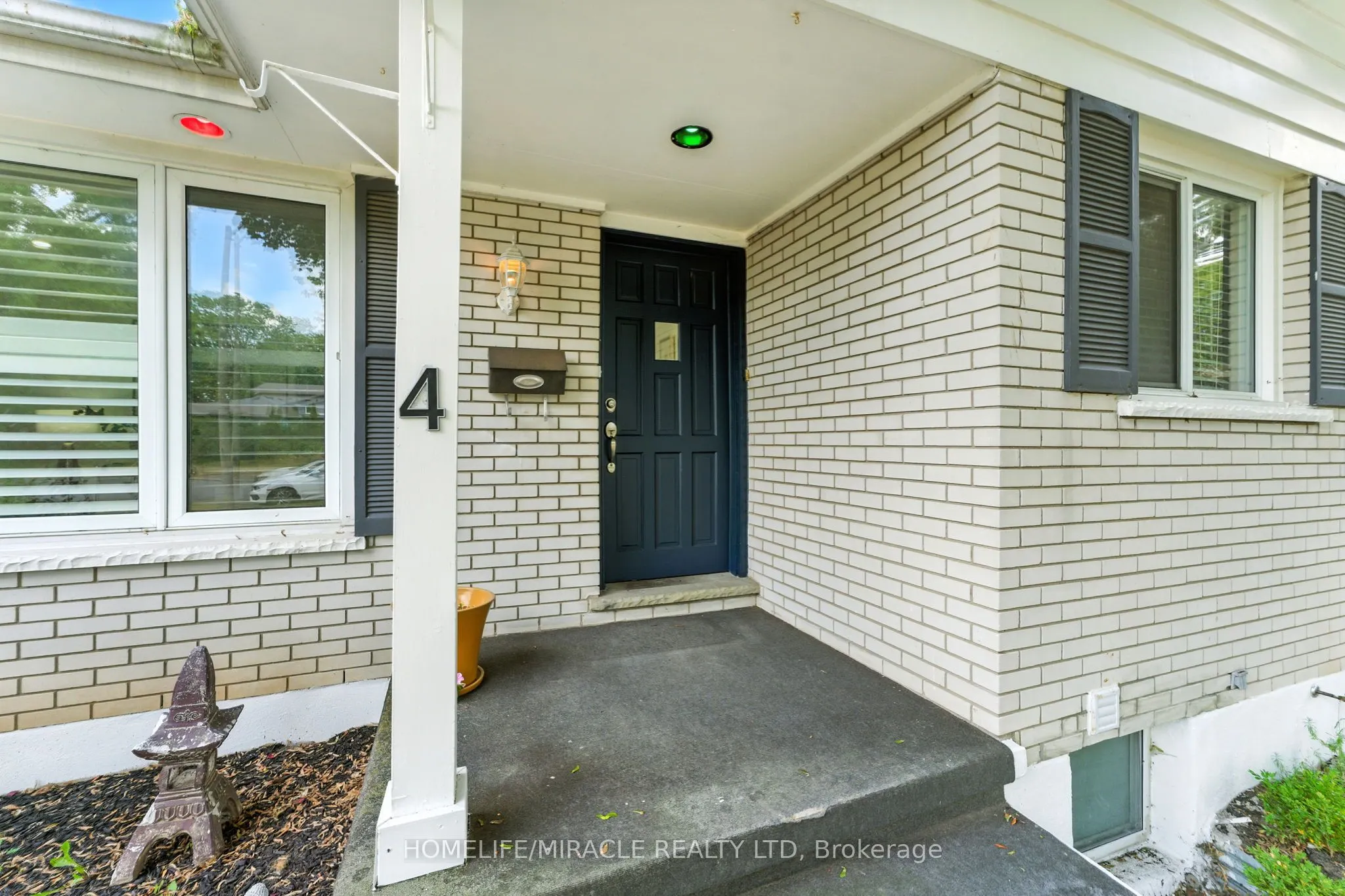 4 Ronald Street