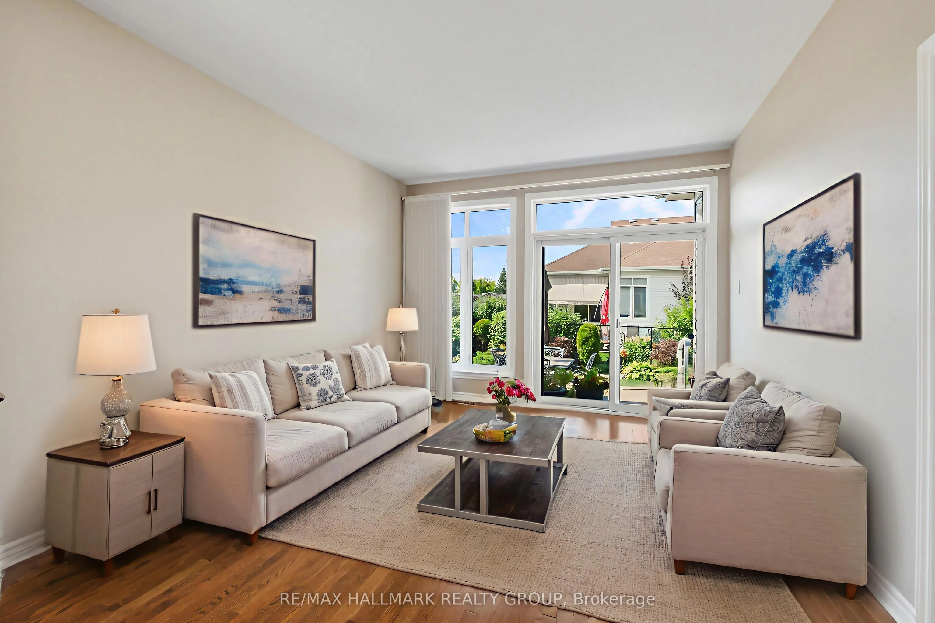 325 Farincourt Crescent