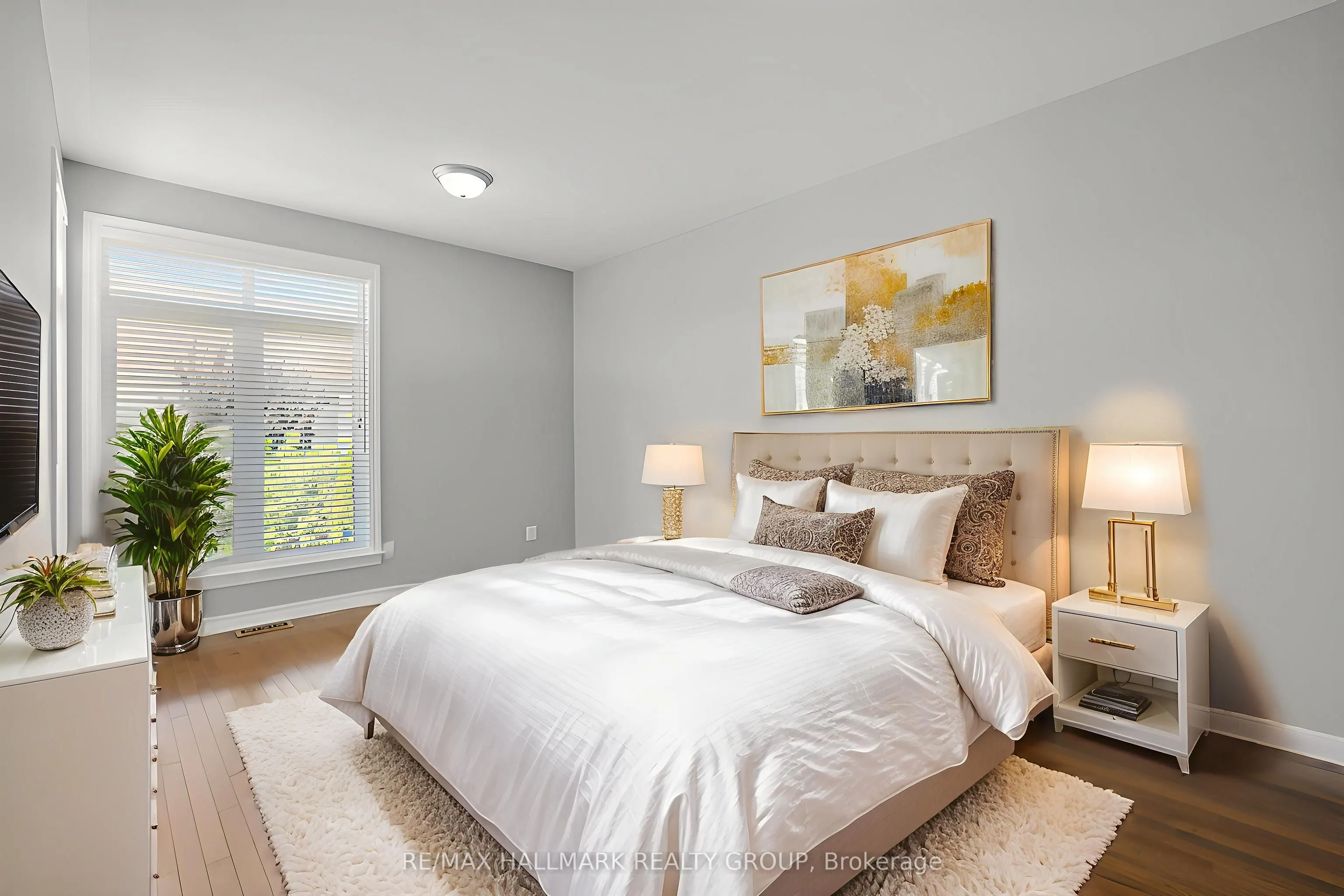325 Farincourt Crescent