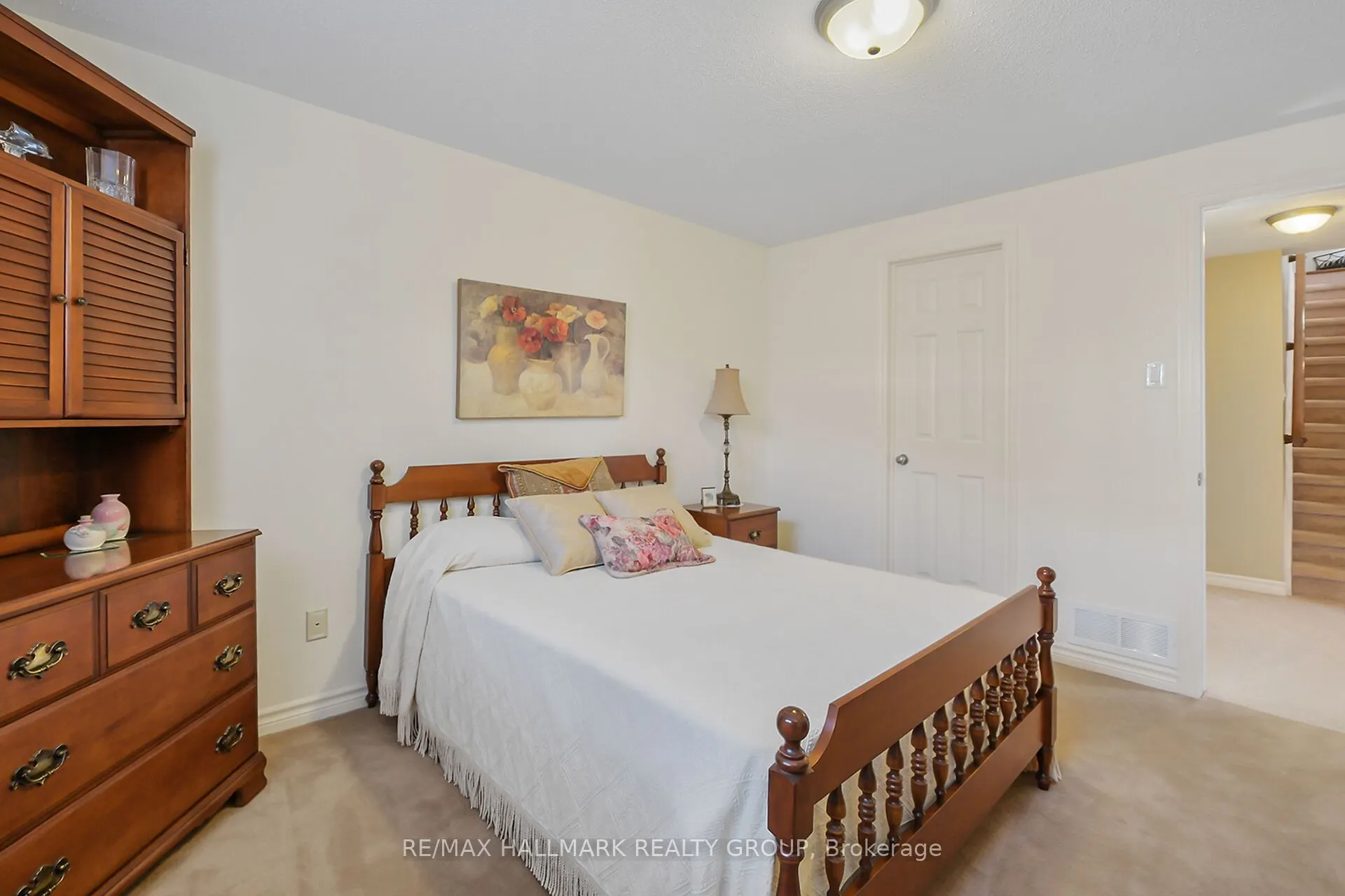 325 Farincourt Crescent