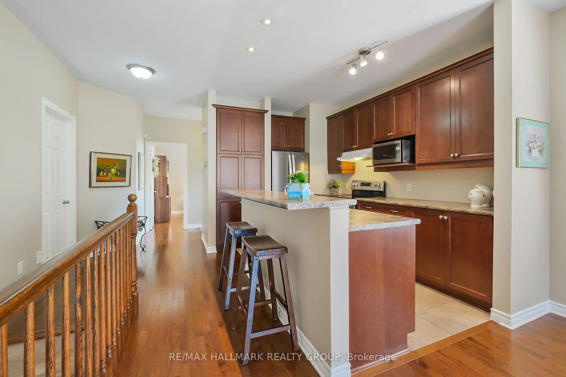 325 Farincourt Crescent