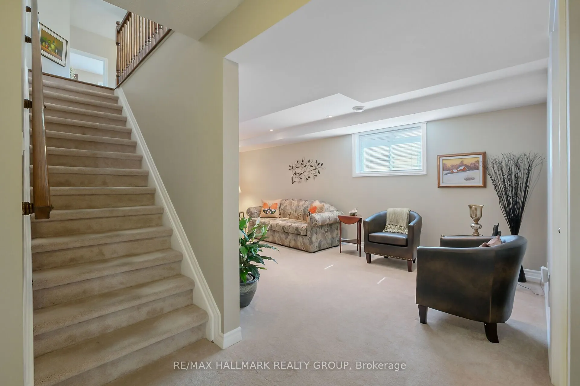 325 Farincourt Crescent