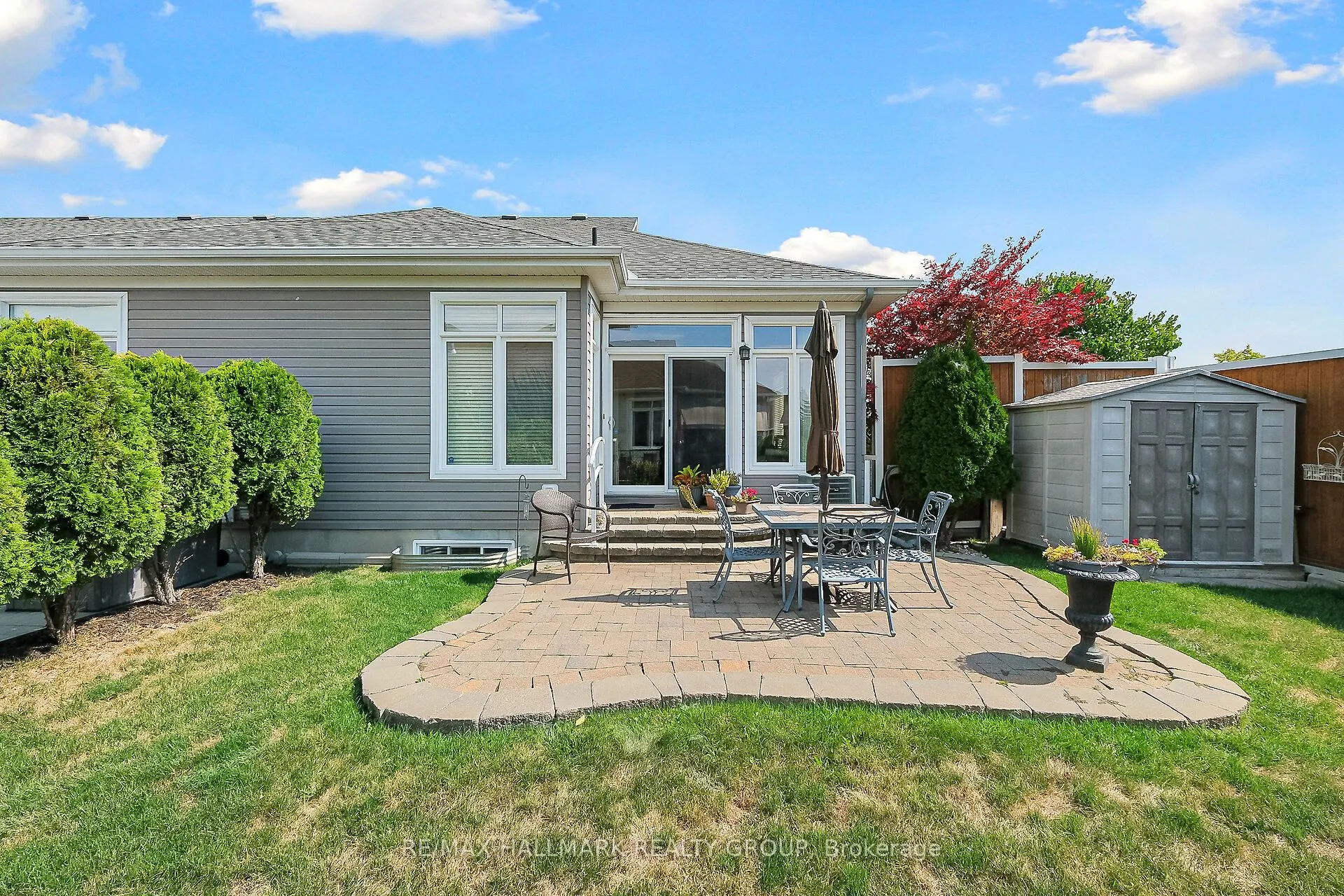 325 Farincourt Crescent