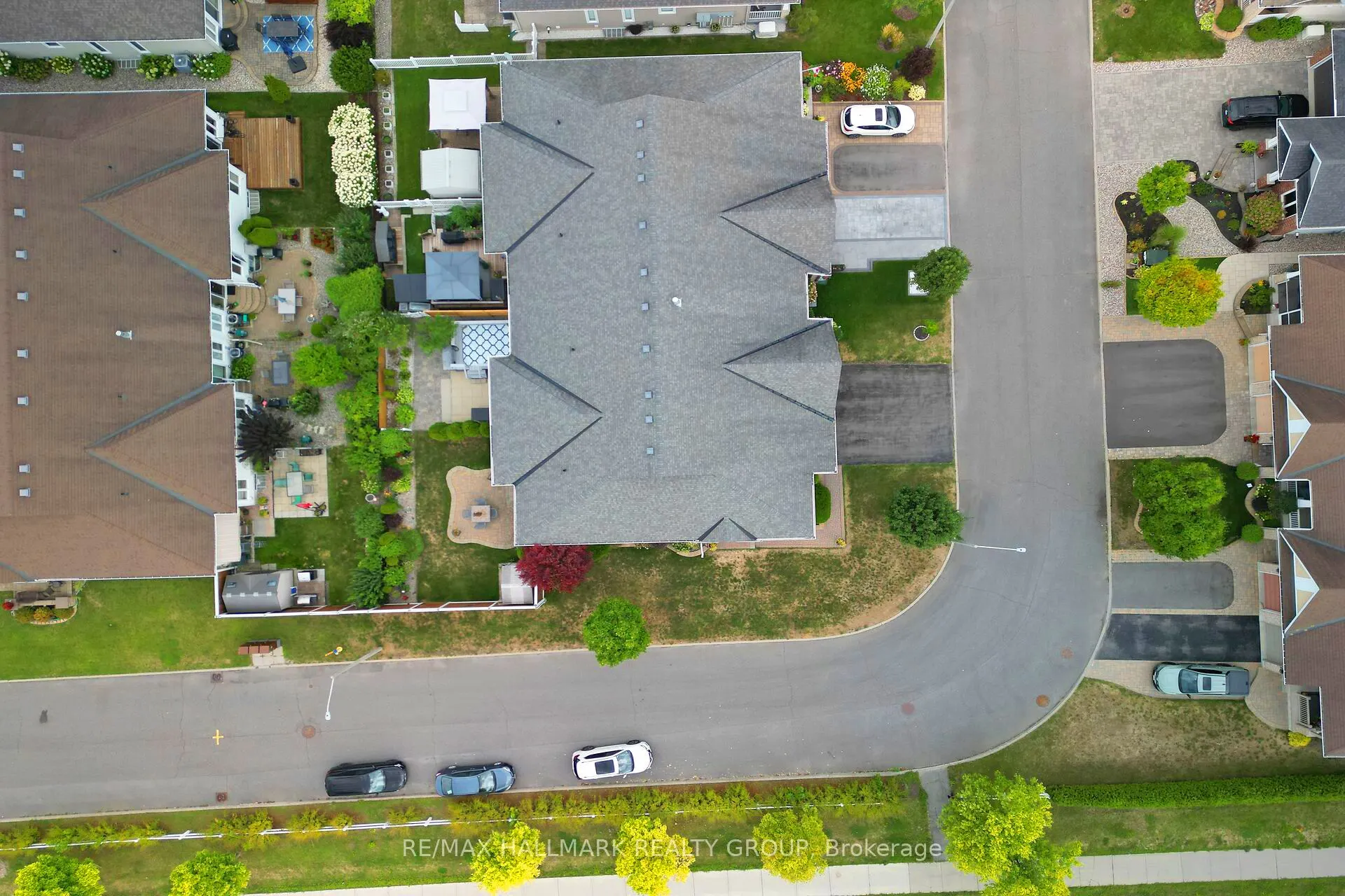 325 Farincourt Crescent