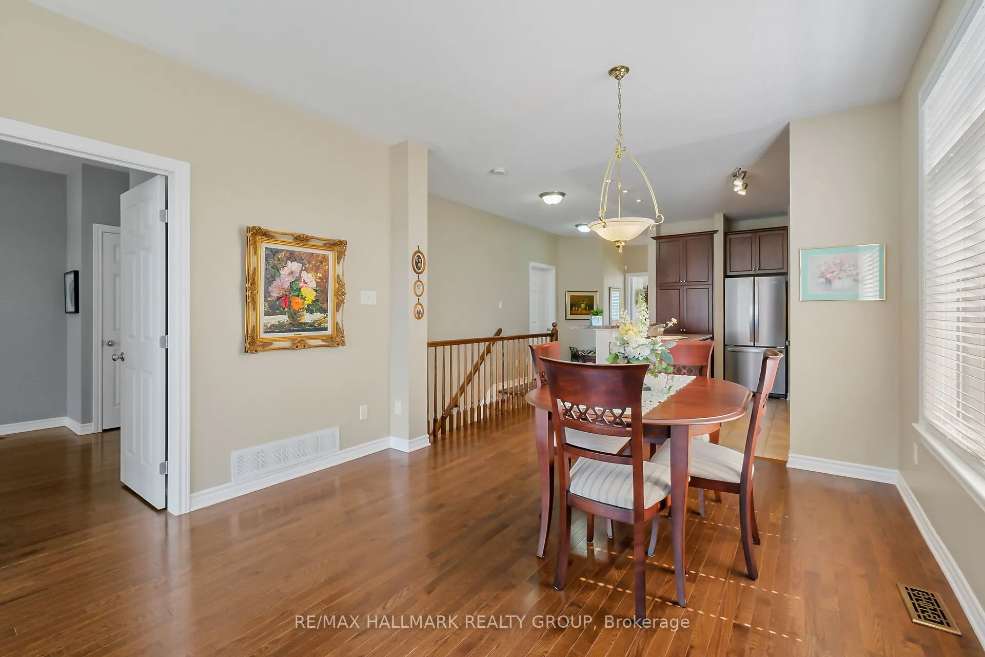 325 Farincourt Crescent