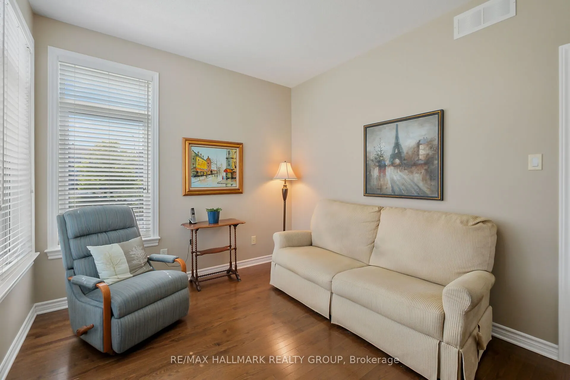 325 Farincourt Crescent
