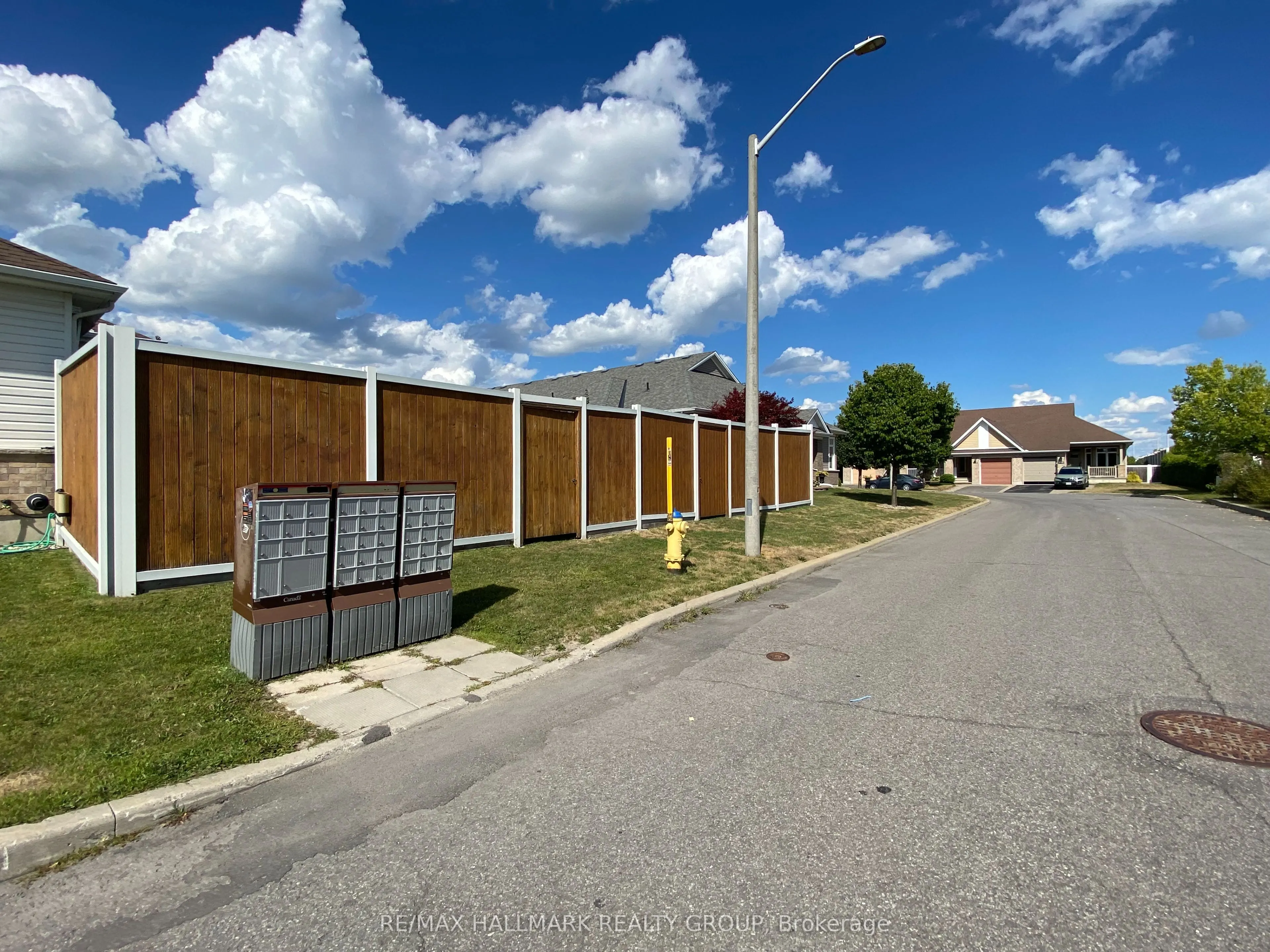 325 Farincourt Crescent