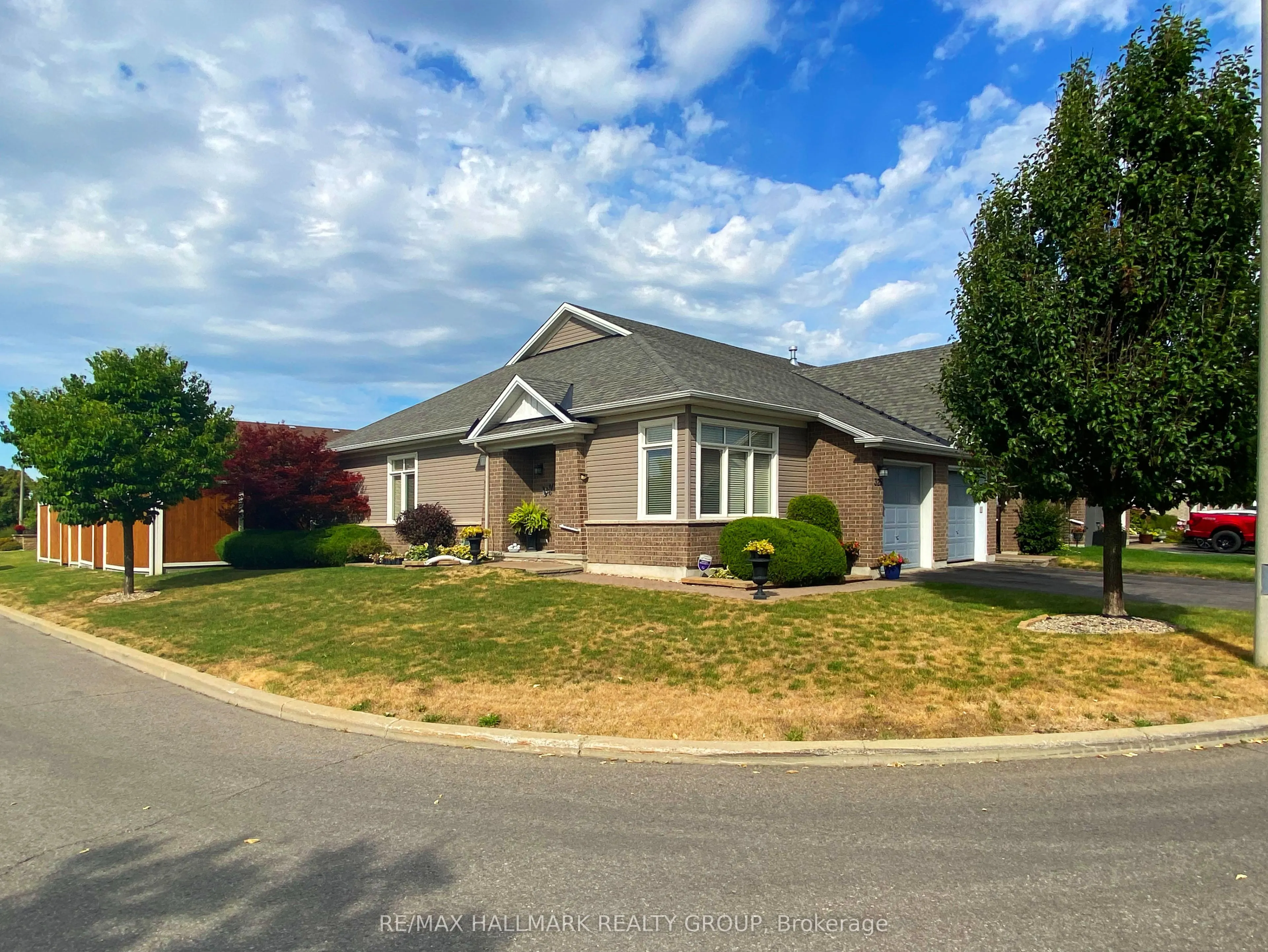 325 Farincourt Crescent
