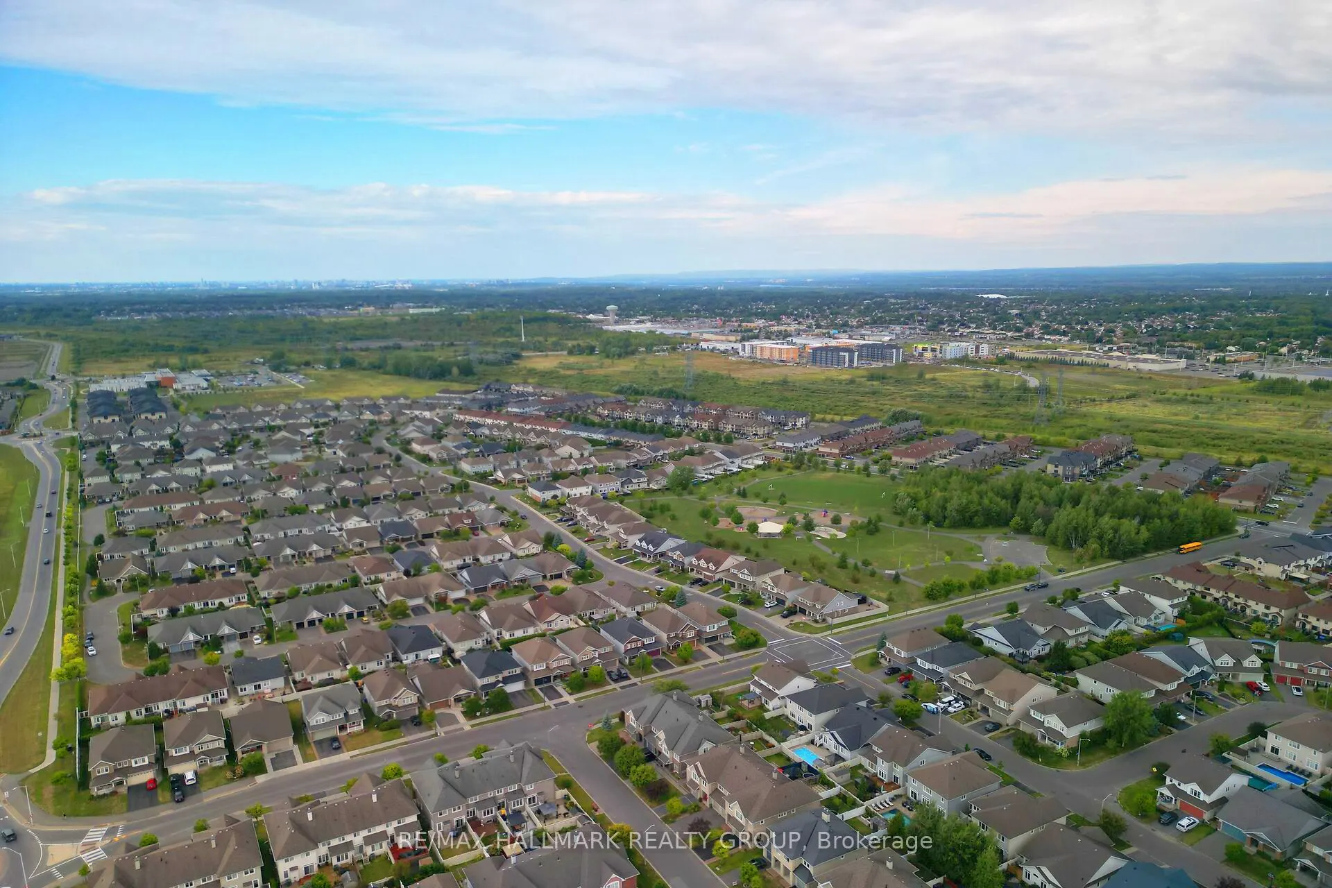 325 Farincourt Crescent