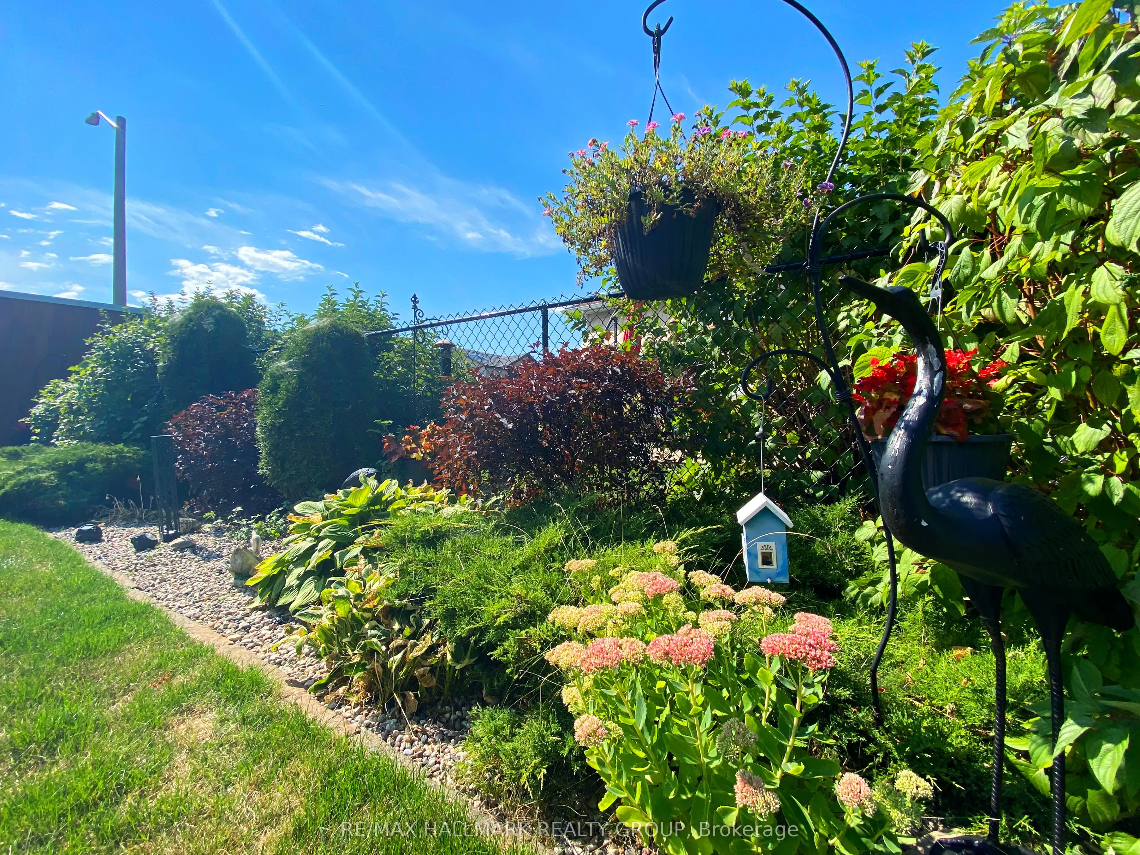 325 Farincourt Crescent