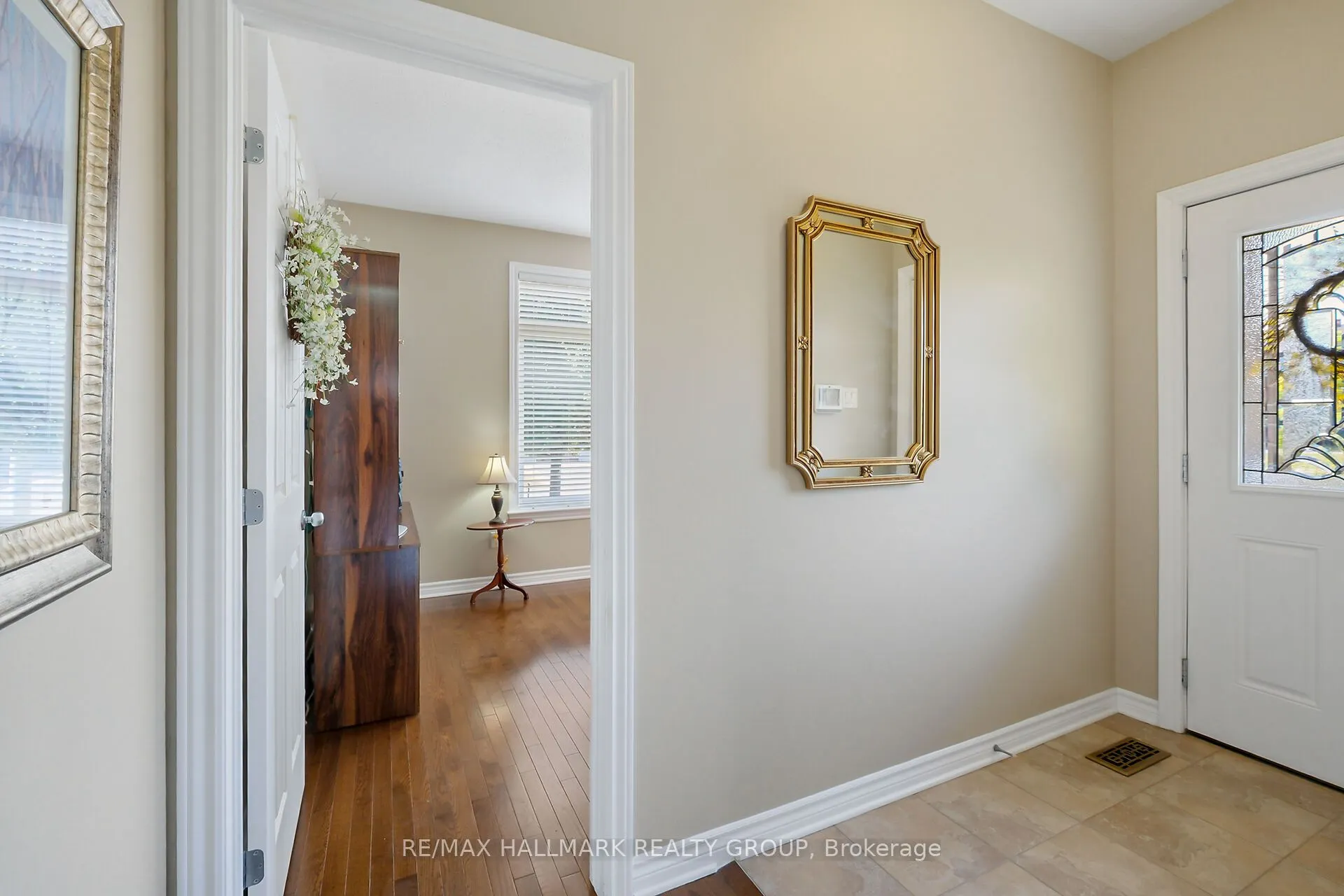 325 Farincourt Crescent