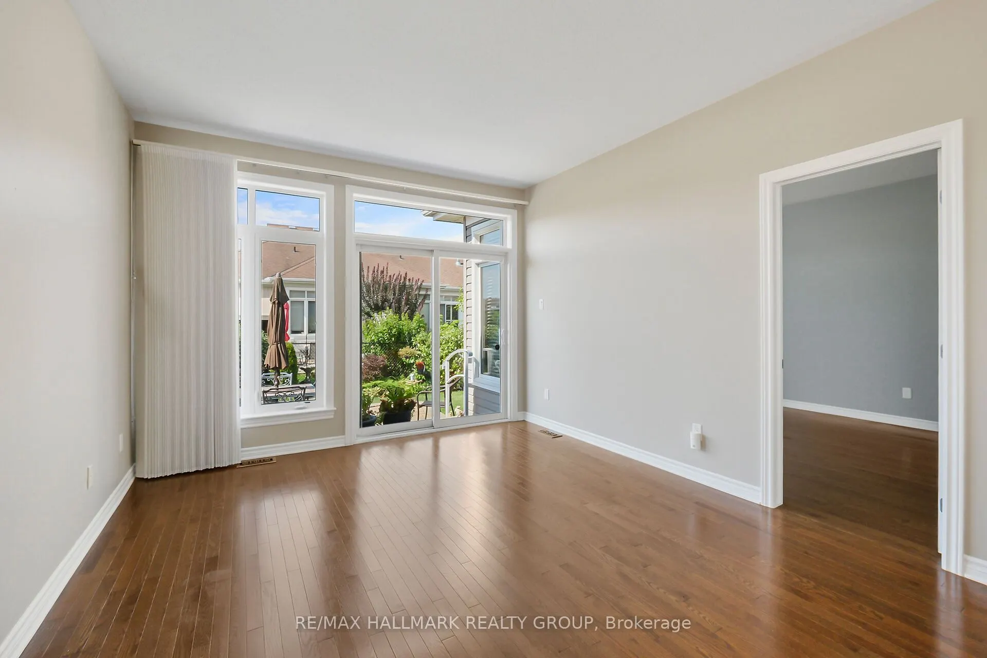 325 Farincourt Crescent
