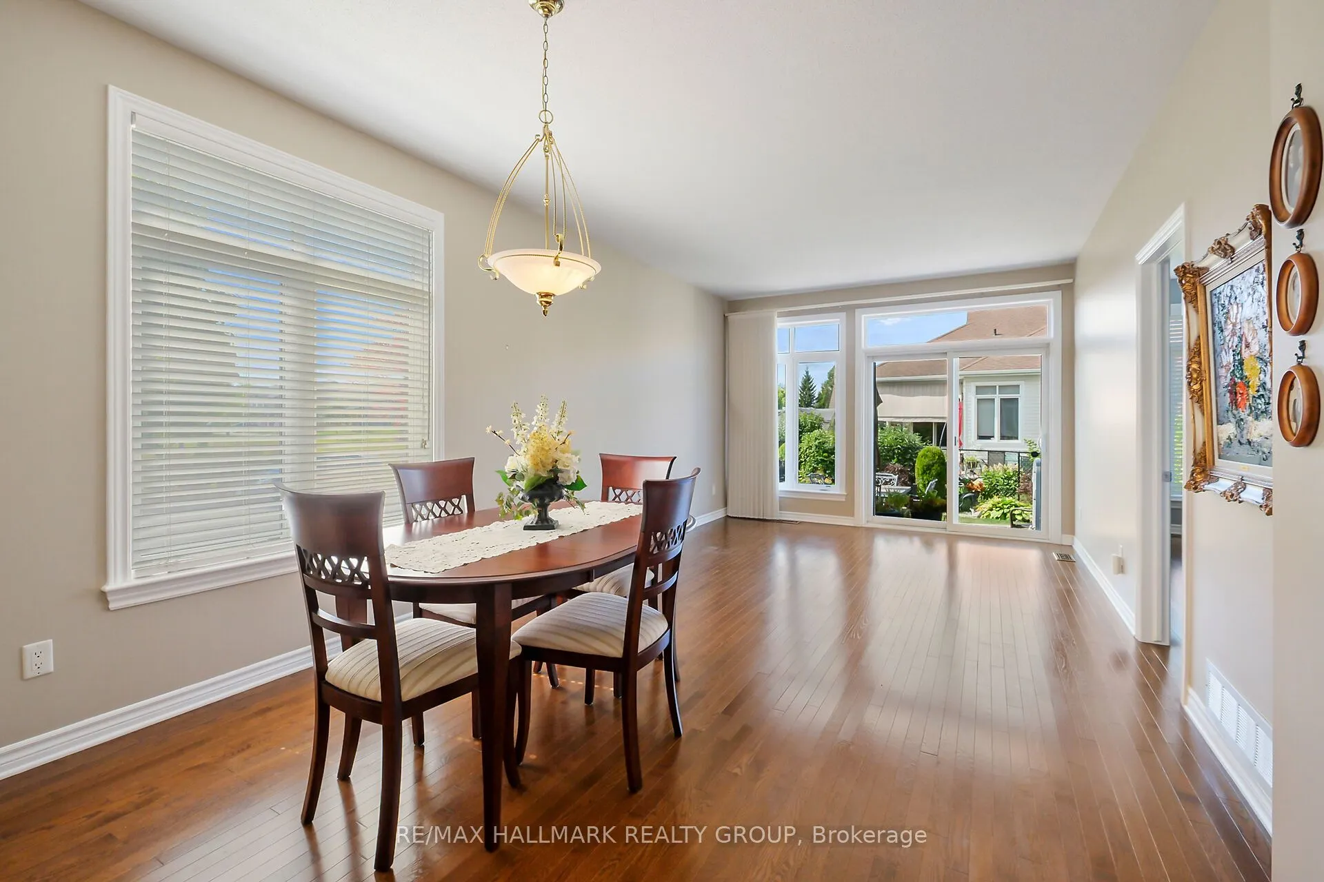 325 Farincourt Crescent