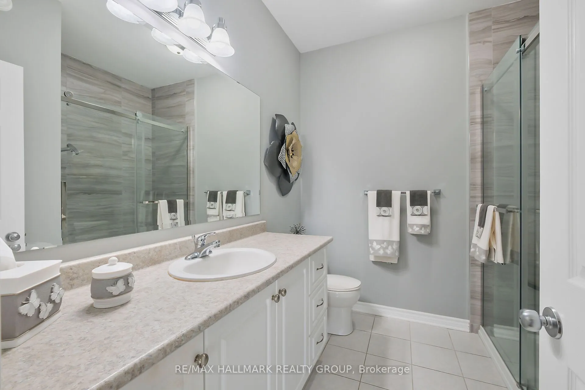 325 Farincourt Crescent