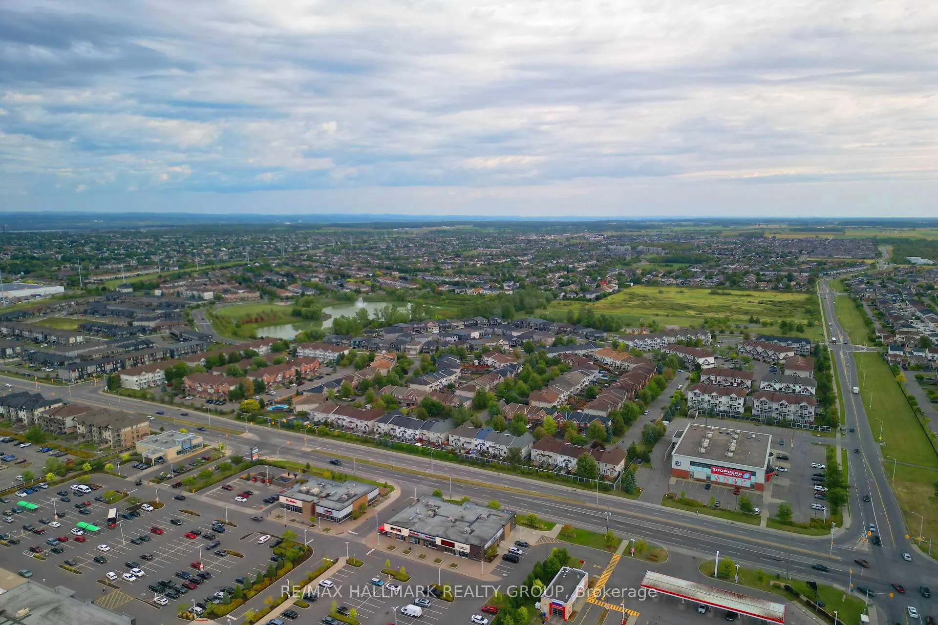 325 Farincourt Crescent