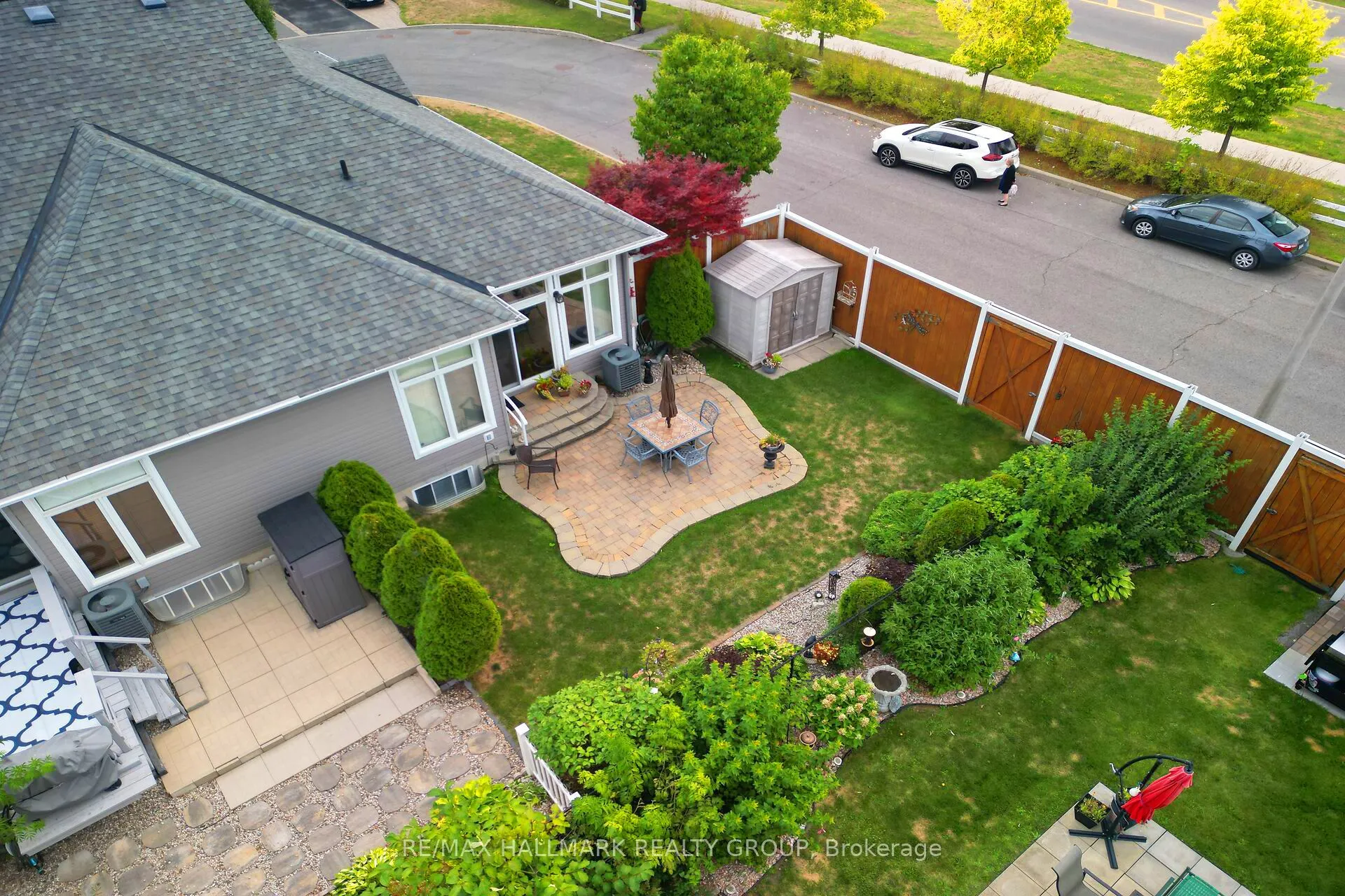 325 Farincourt Crescent
