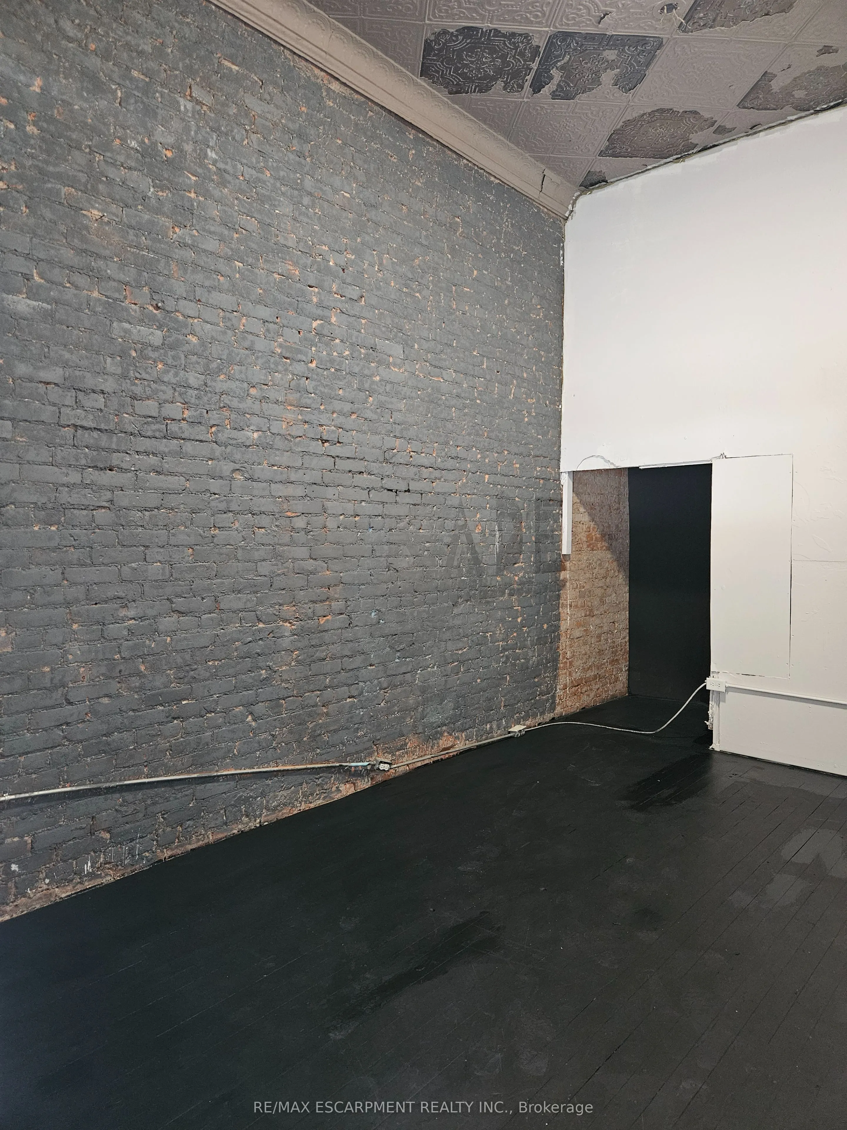 1111 Main Street E