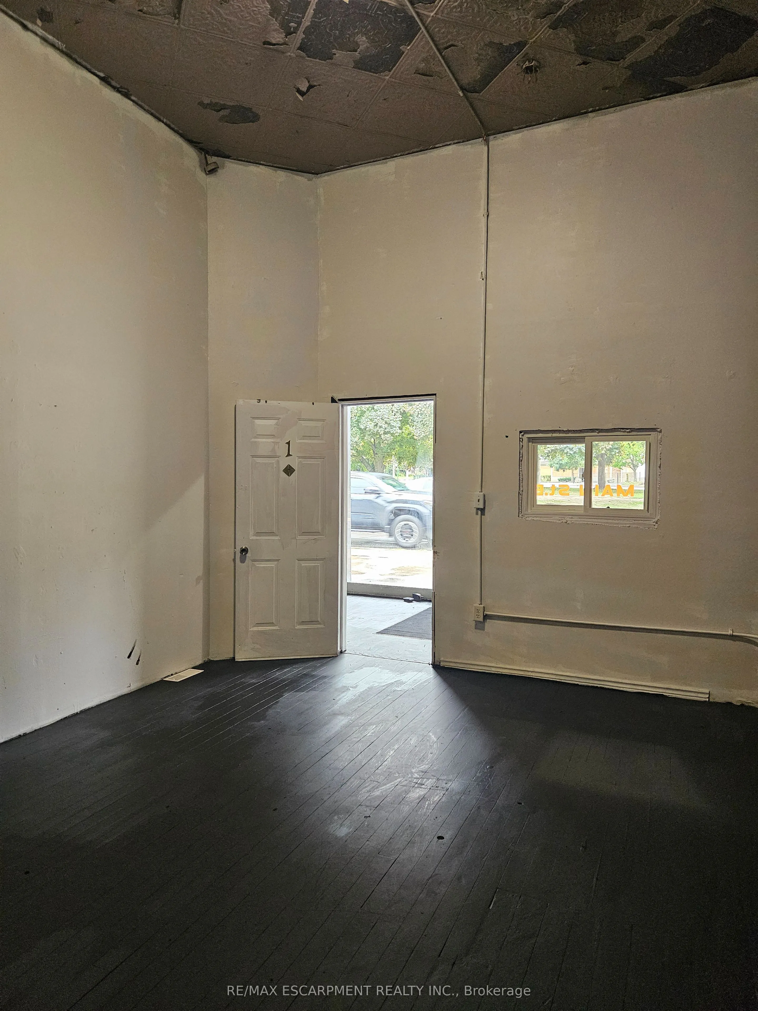 1111 Main Street E