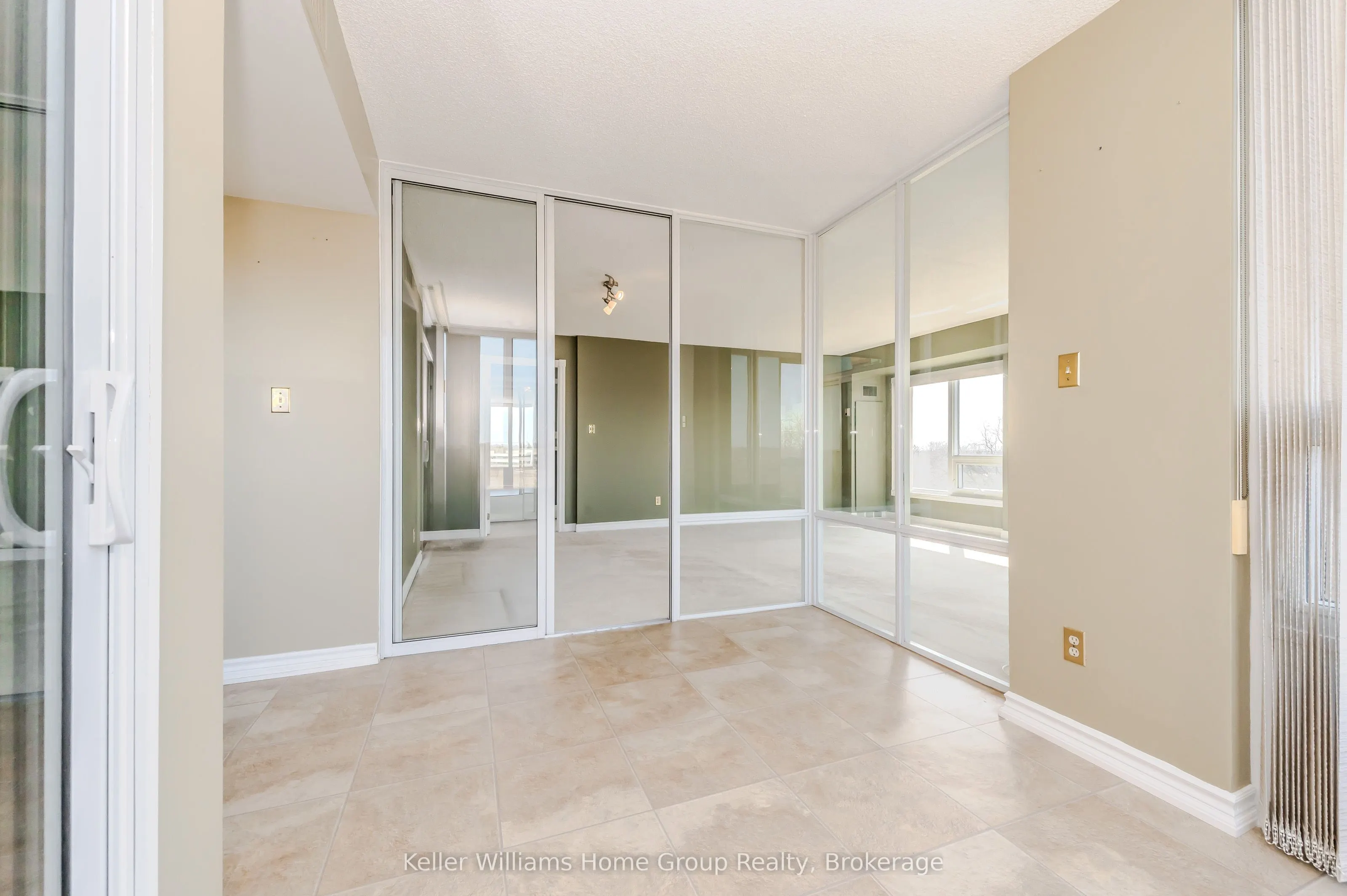 237 King Street W, #1008