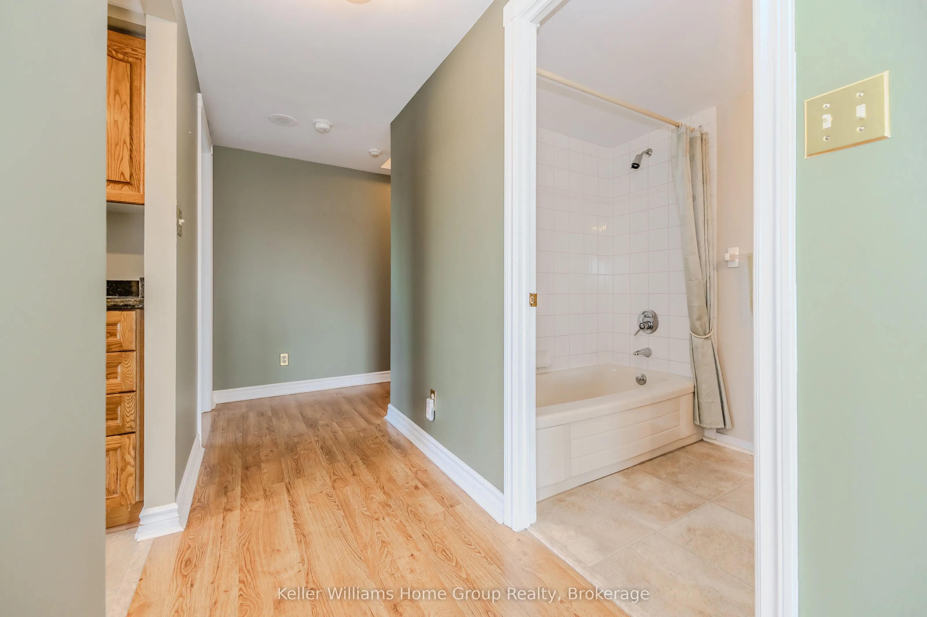 237 King Street W, #1008