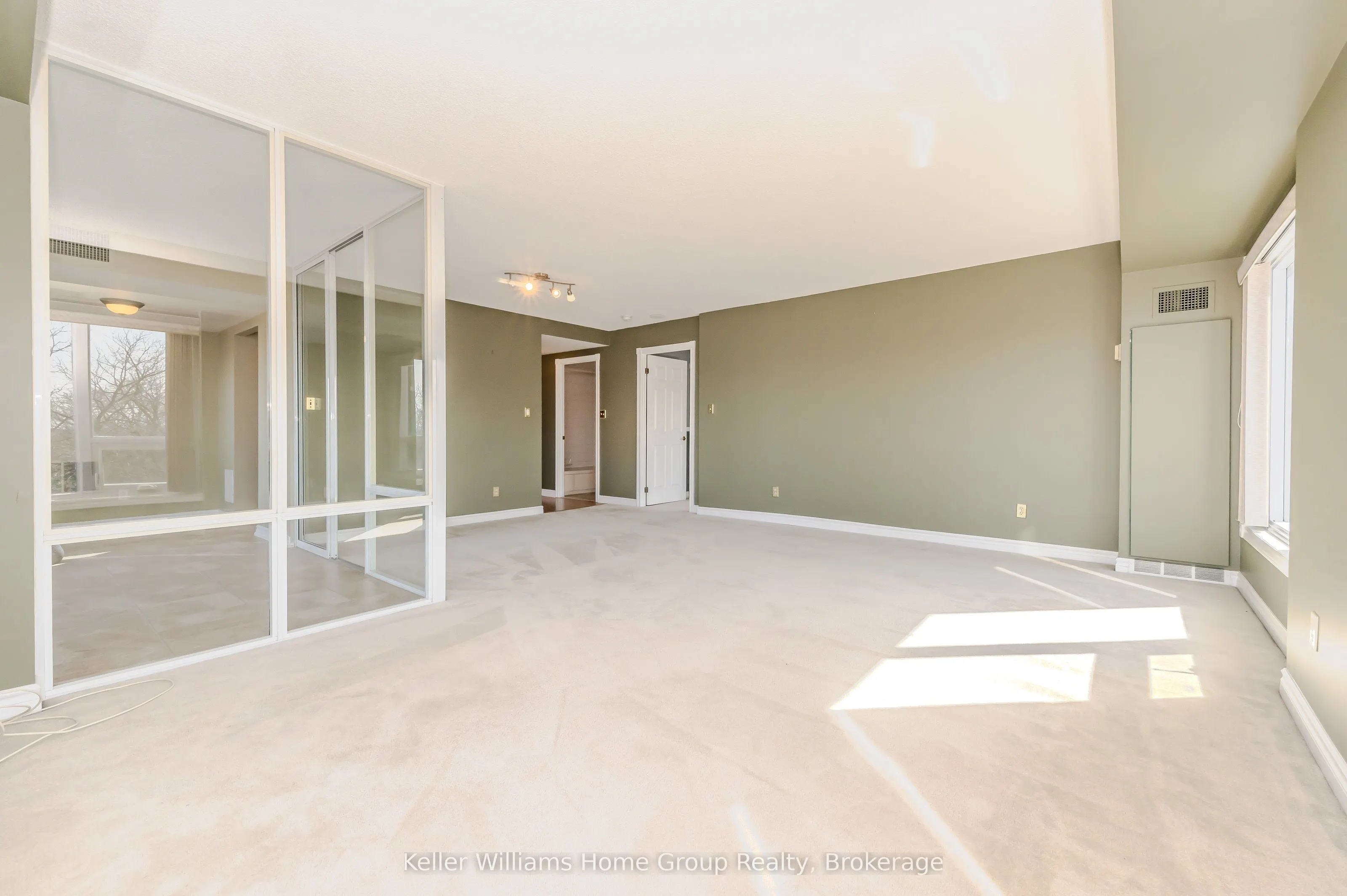 237 King Street W, #1008