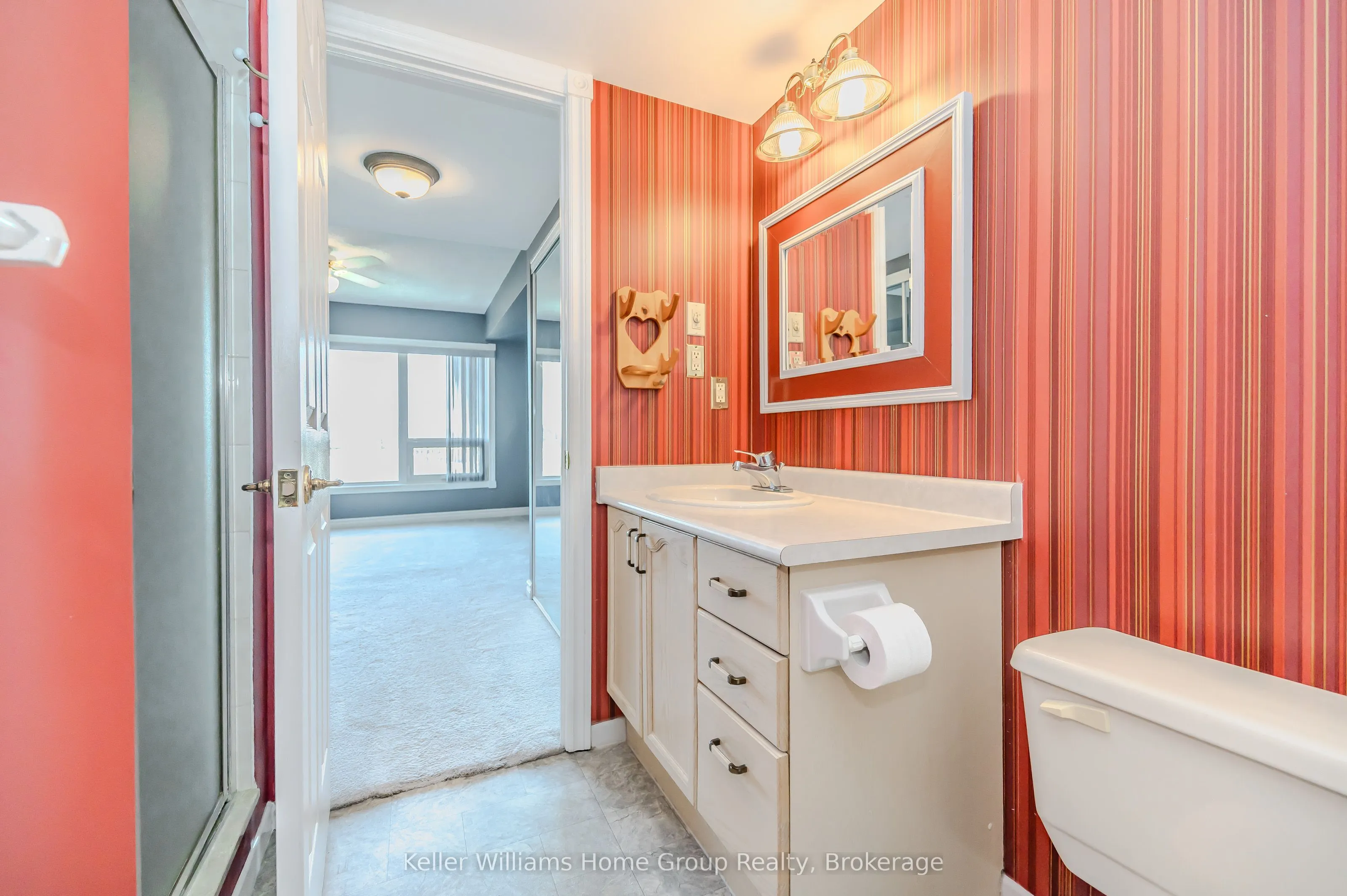 237 King Street W, #1008