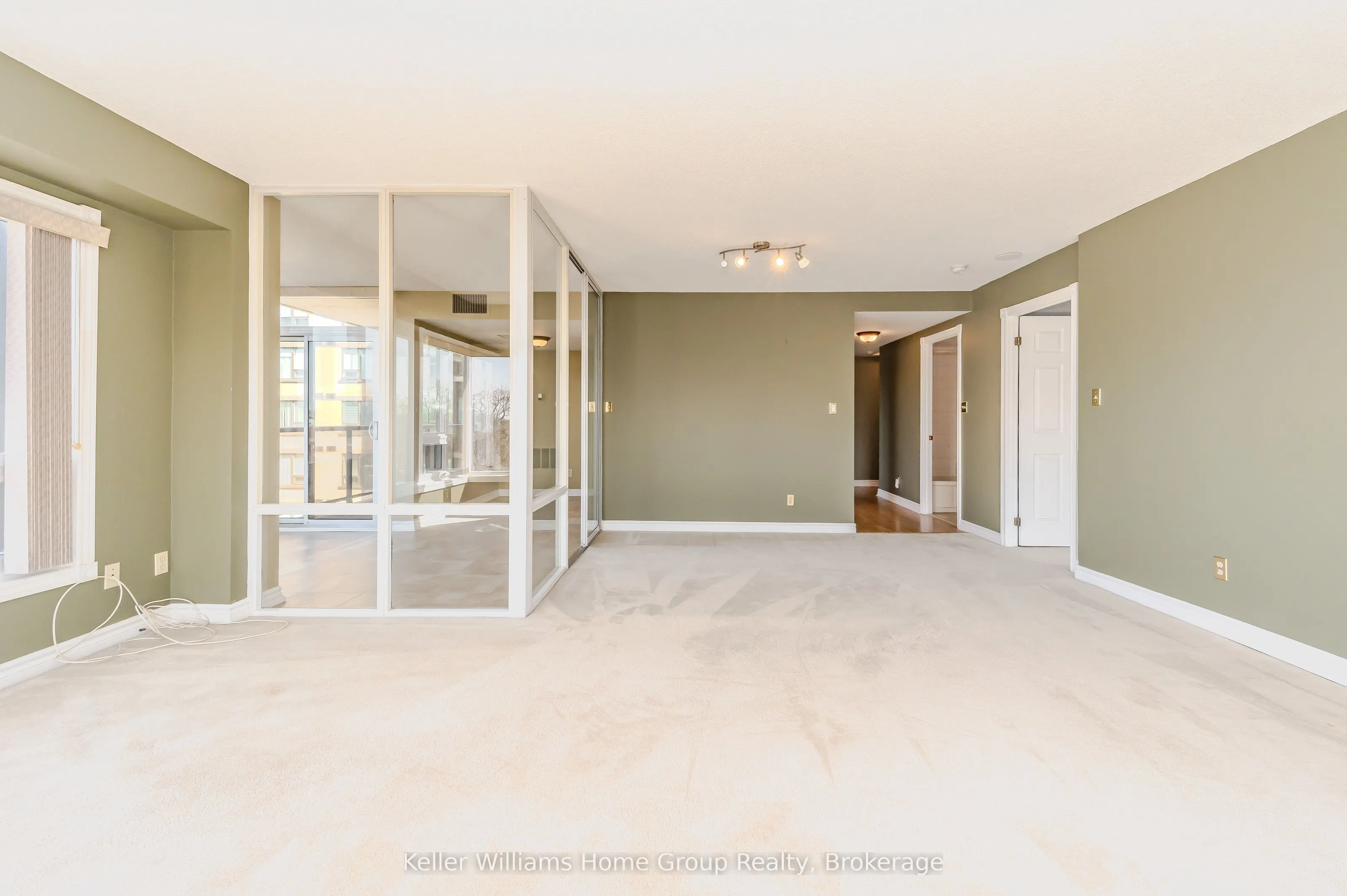 237 King Street W, #1008
