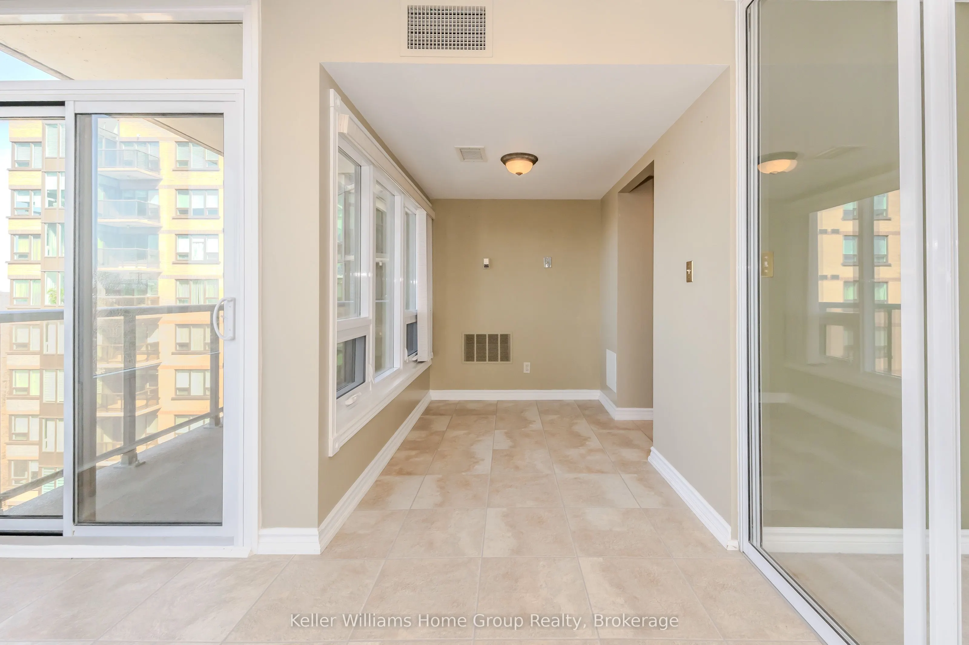 237 King Street W, #1008