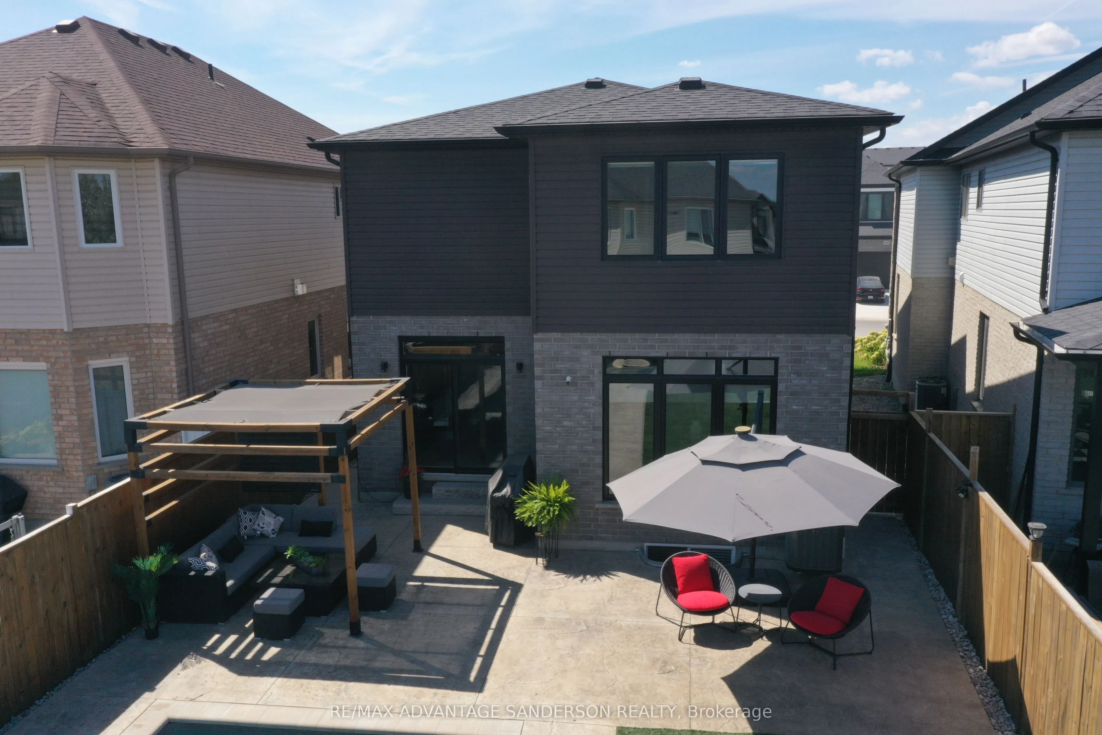 3450 Paulpeel Avenue