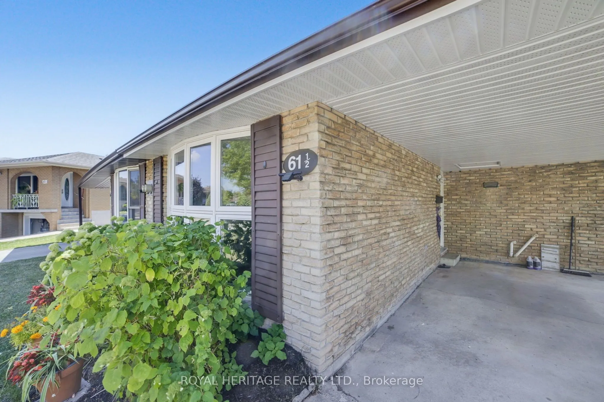 61 1/2 Eastbury Drive