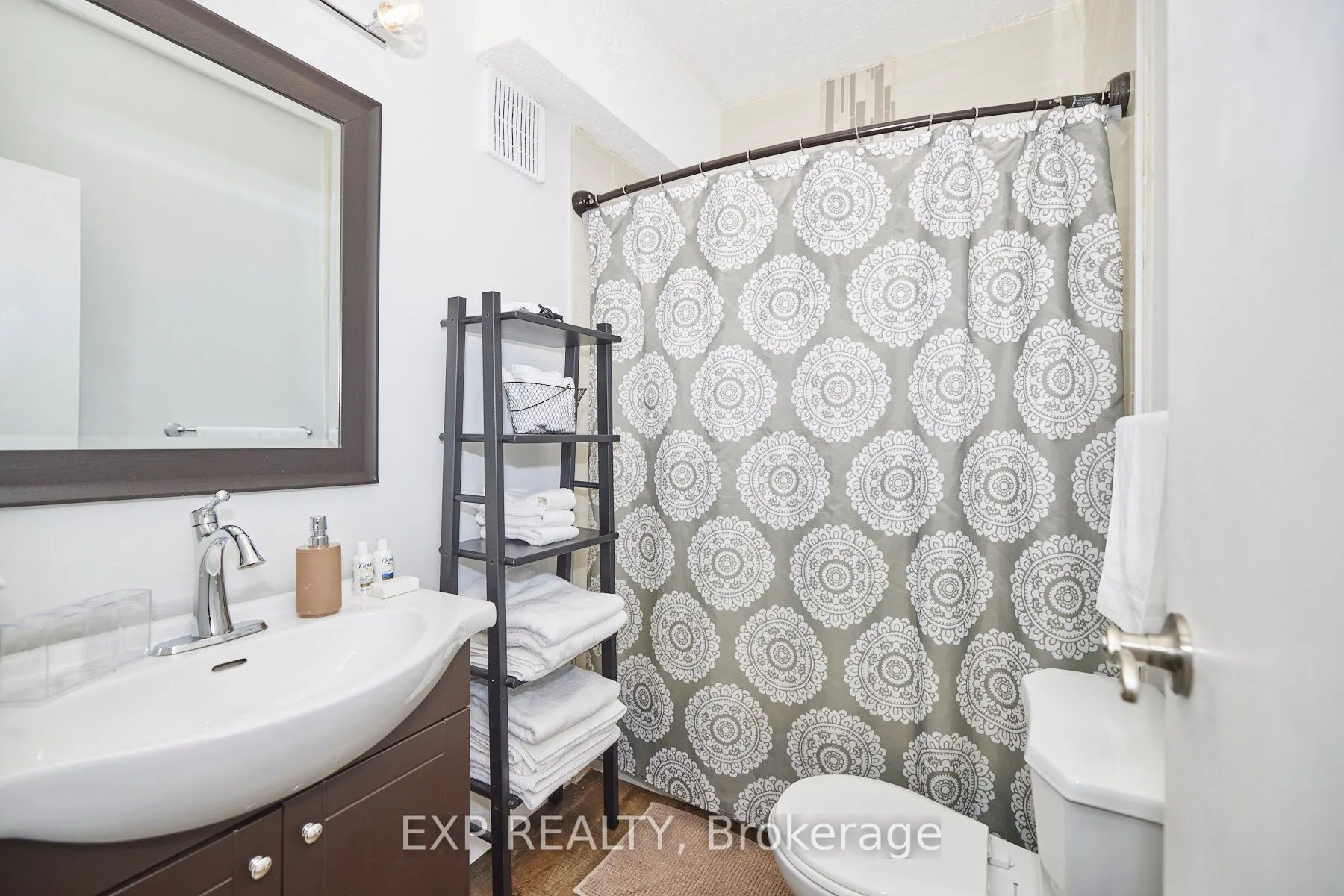 4675 QUEEN Street, #1