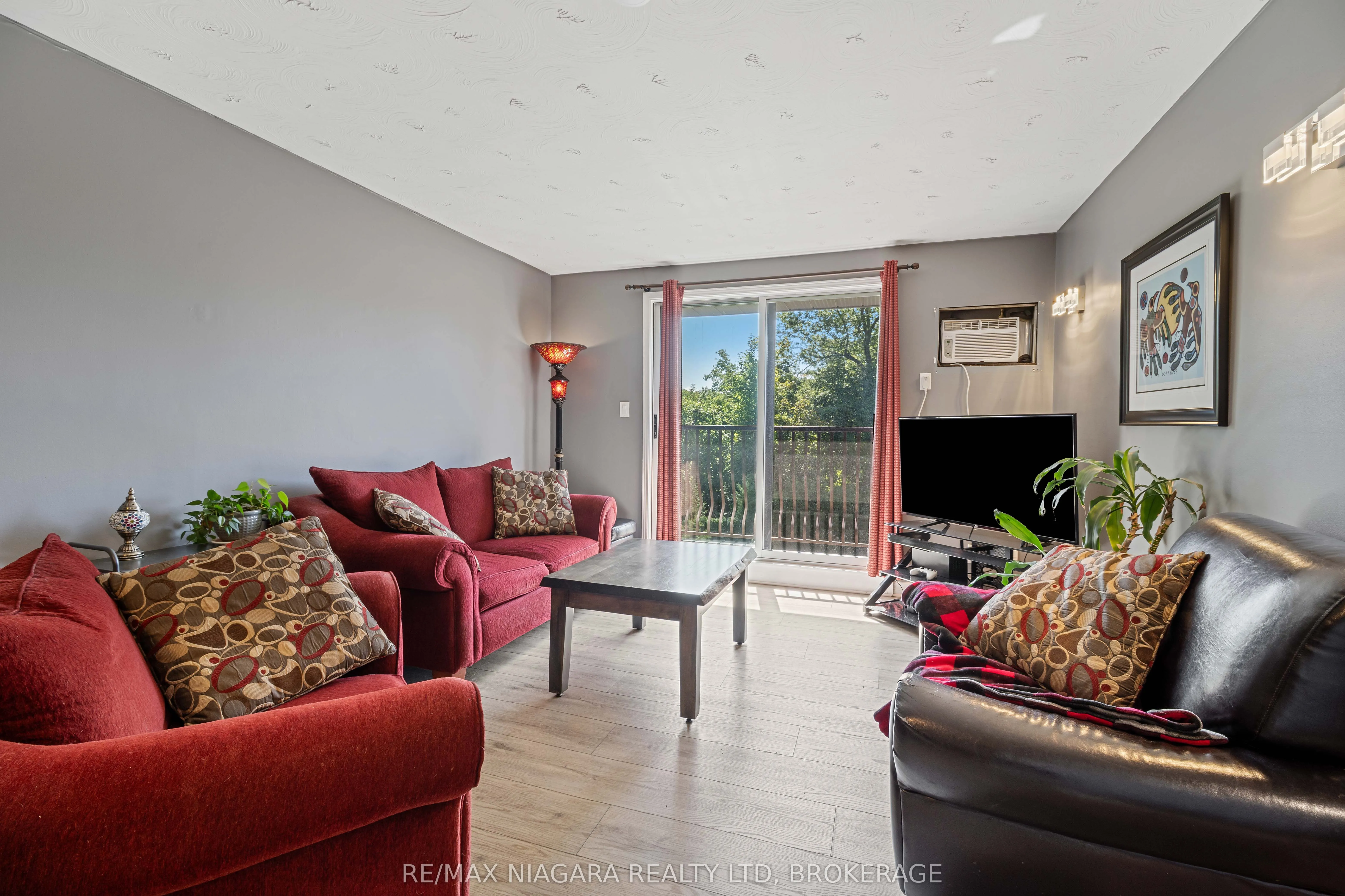 78 Welland Street N, #302