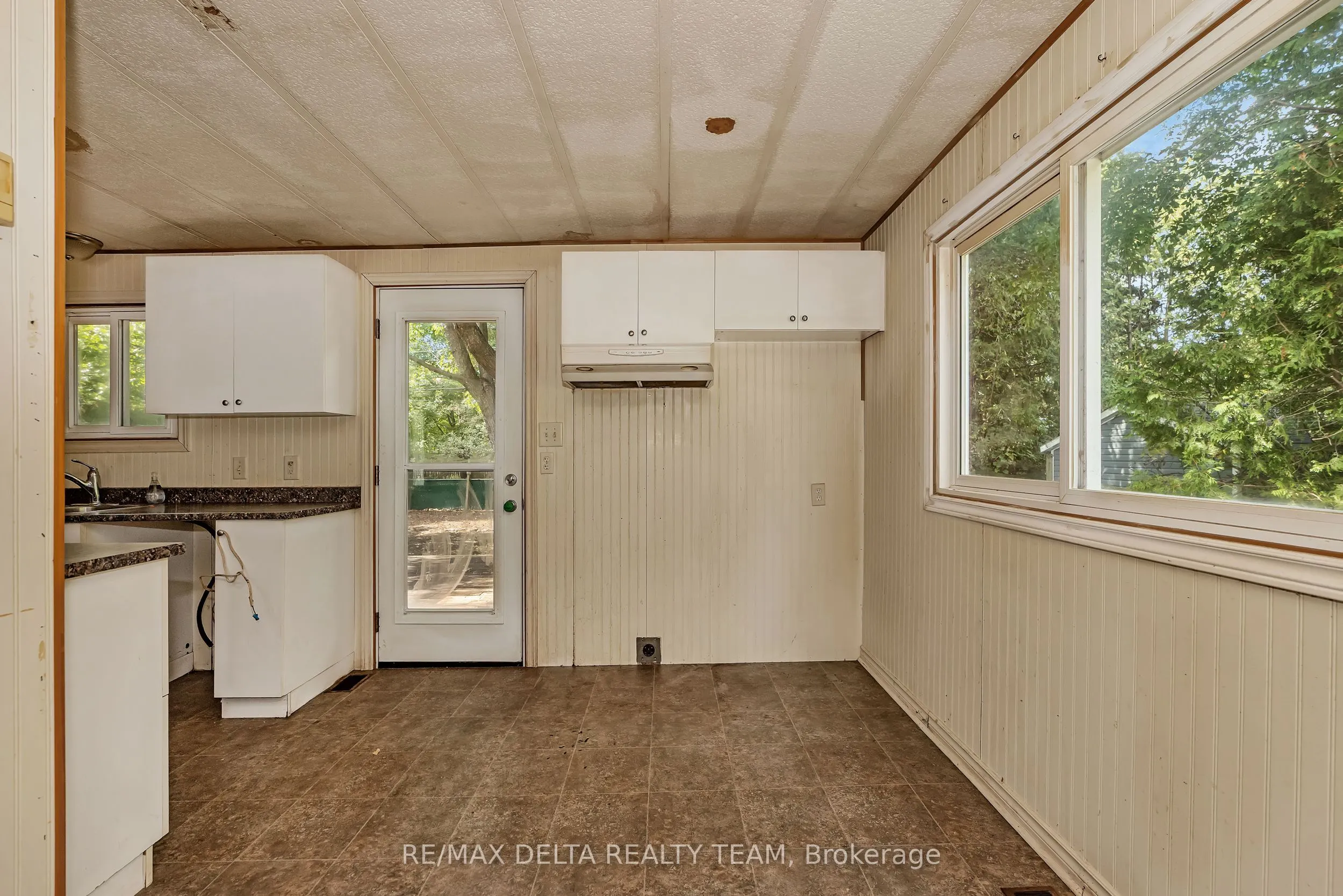 25 Fringewood Drive