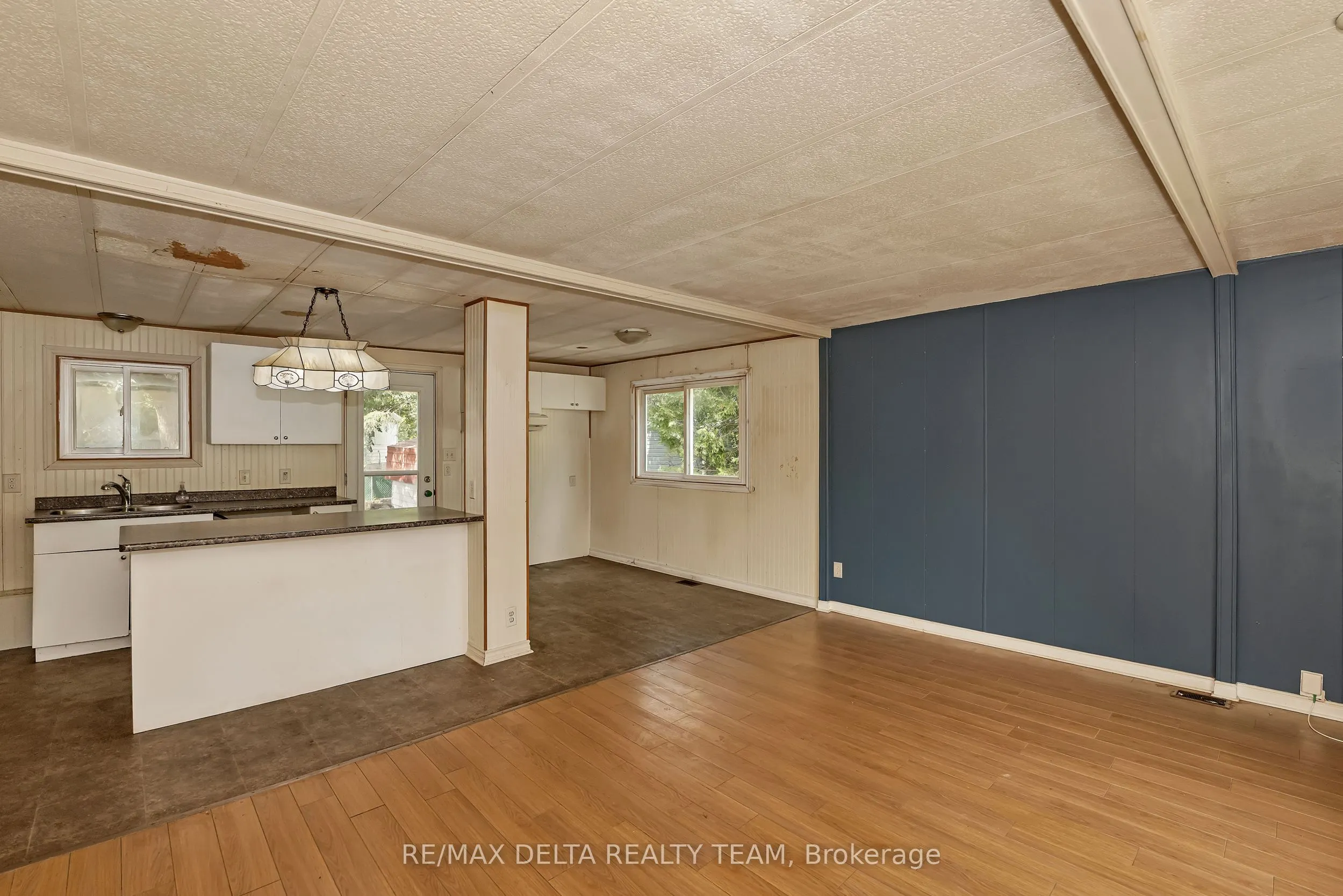 25 Fringewood Drive