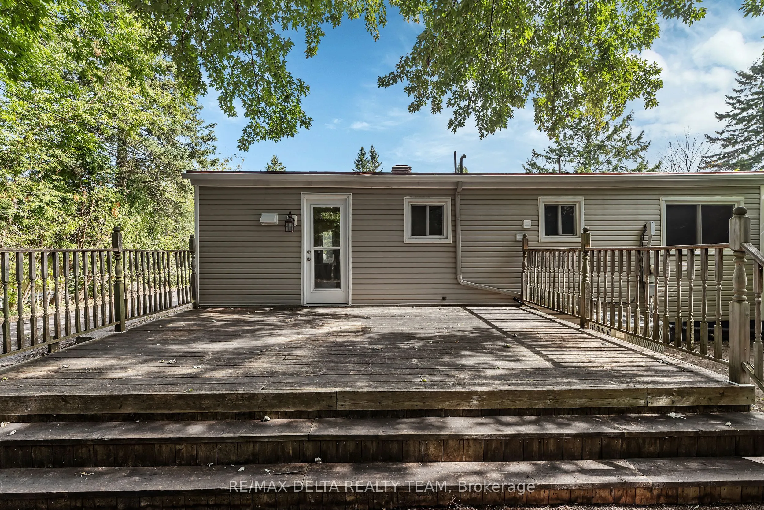 25 Fringewood Drive