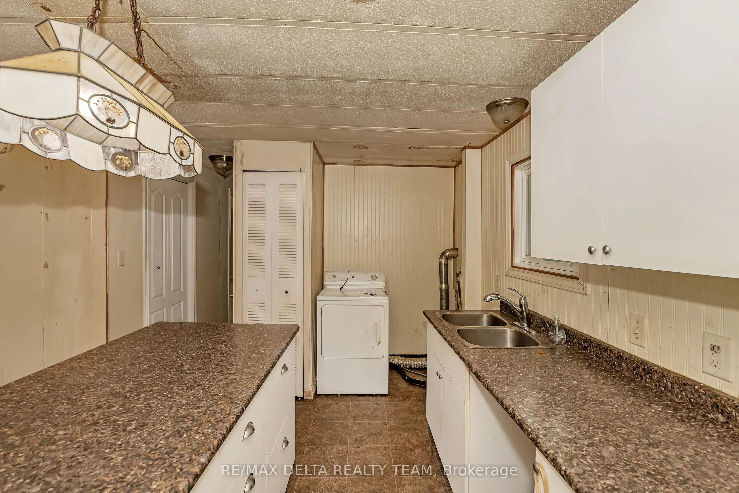 25 Fringewood Drive