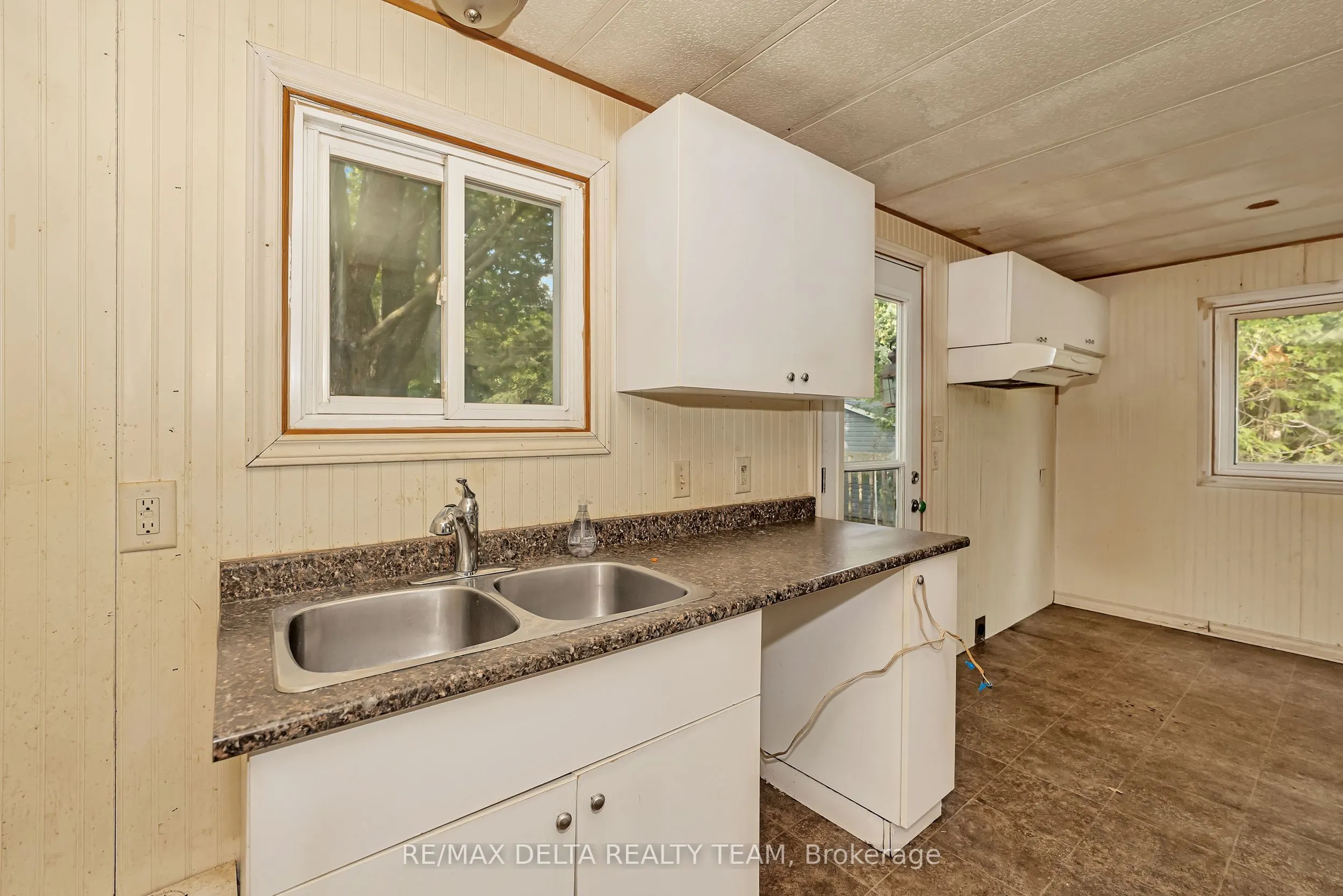 25 Fringewood Drive