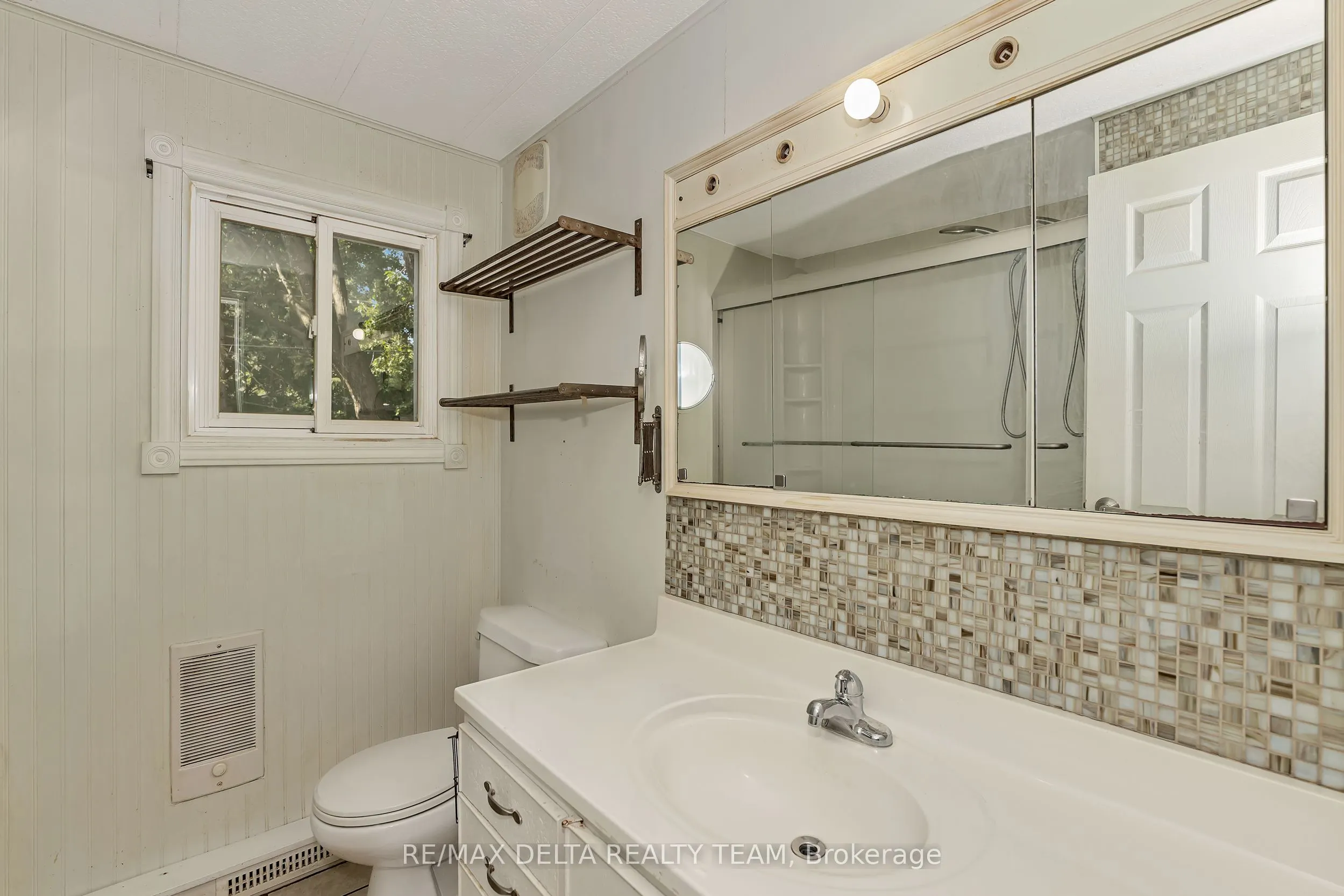 25 Fringewood Drive