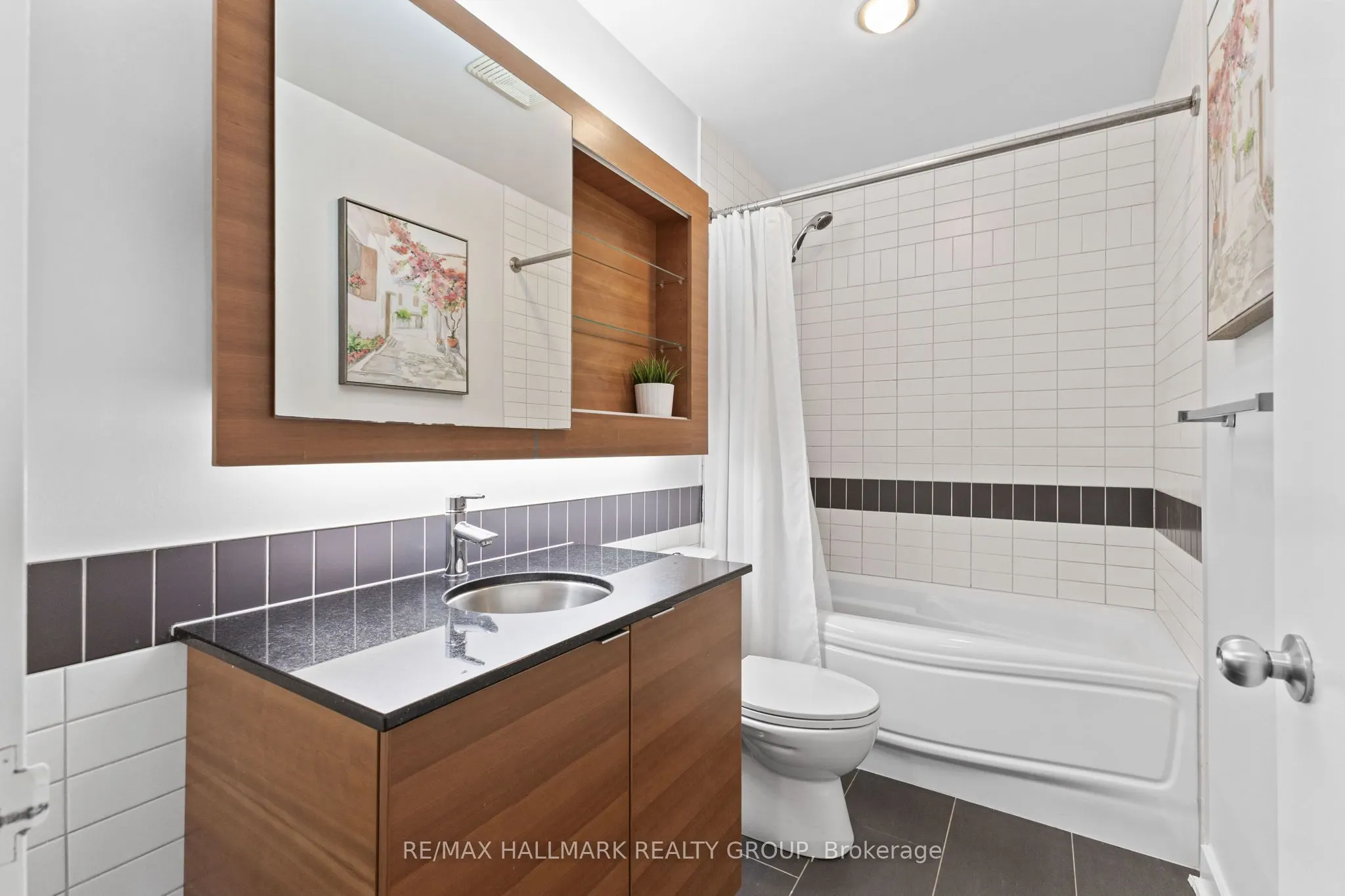324 Laurier Avenue W, #2105